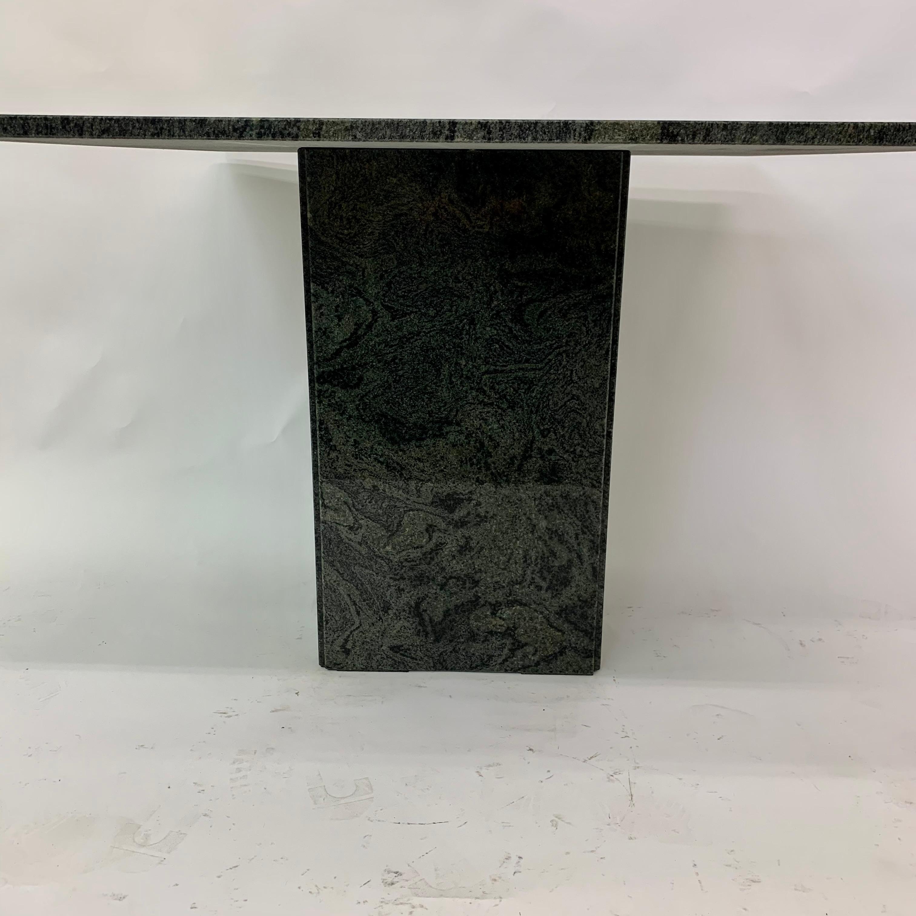 Mesa de comedor de granito verde, años 80 finales del siglo XX en venta