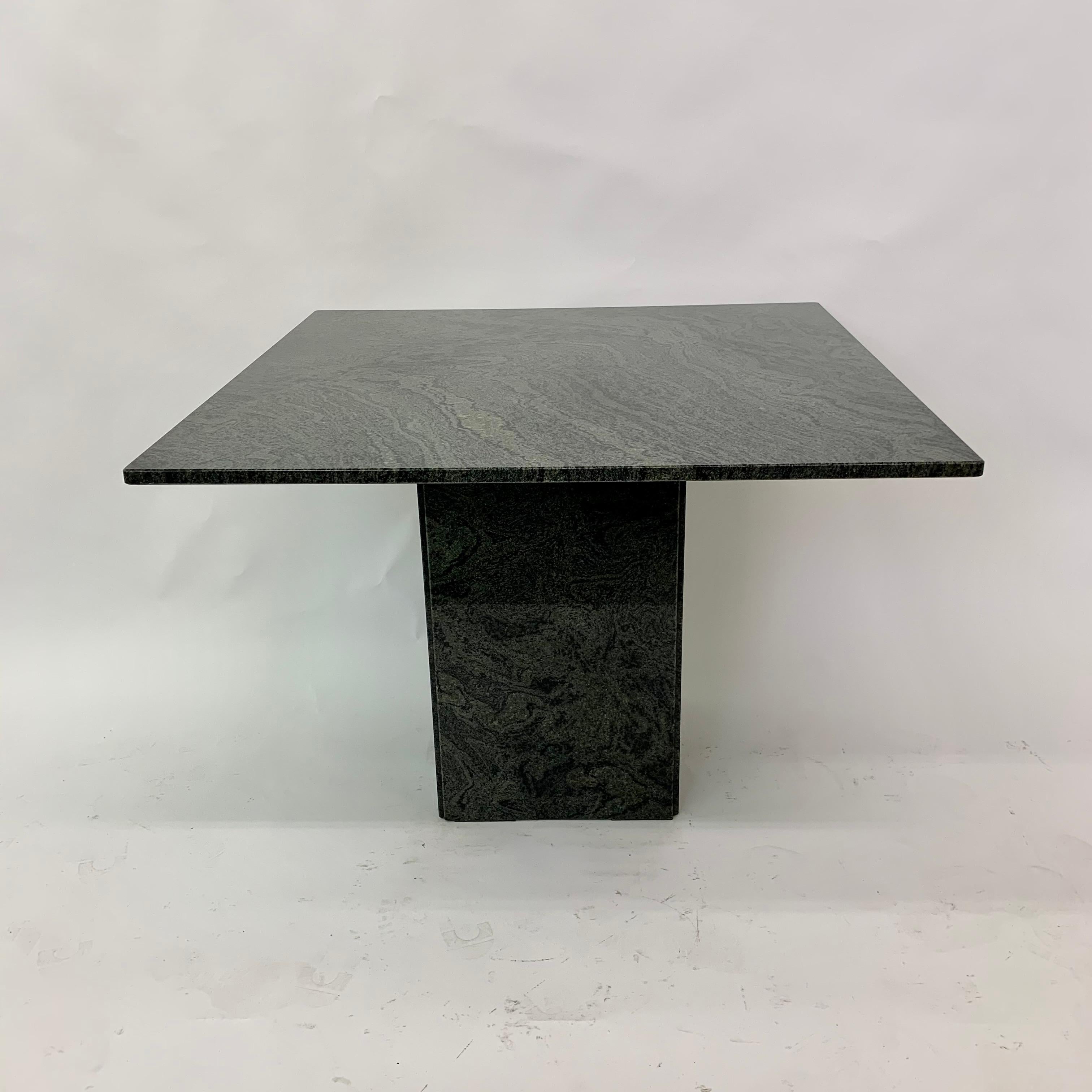 Mesa de comedor de granito verde, años 80 Granito en venta