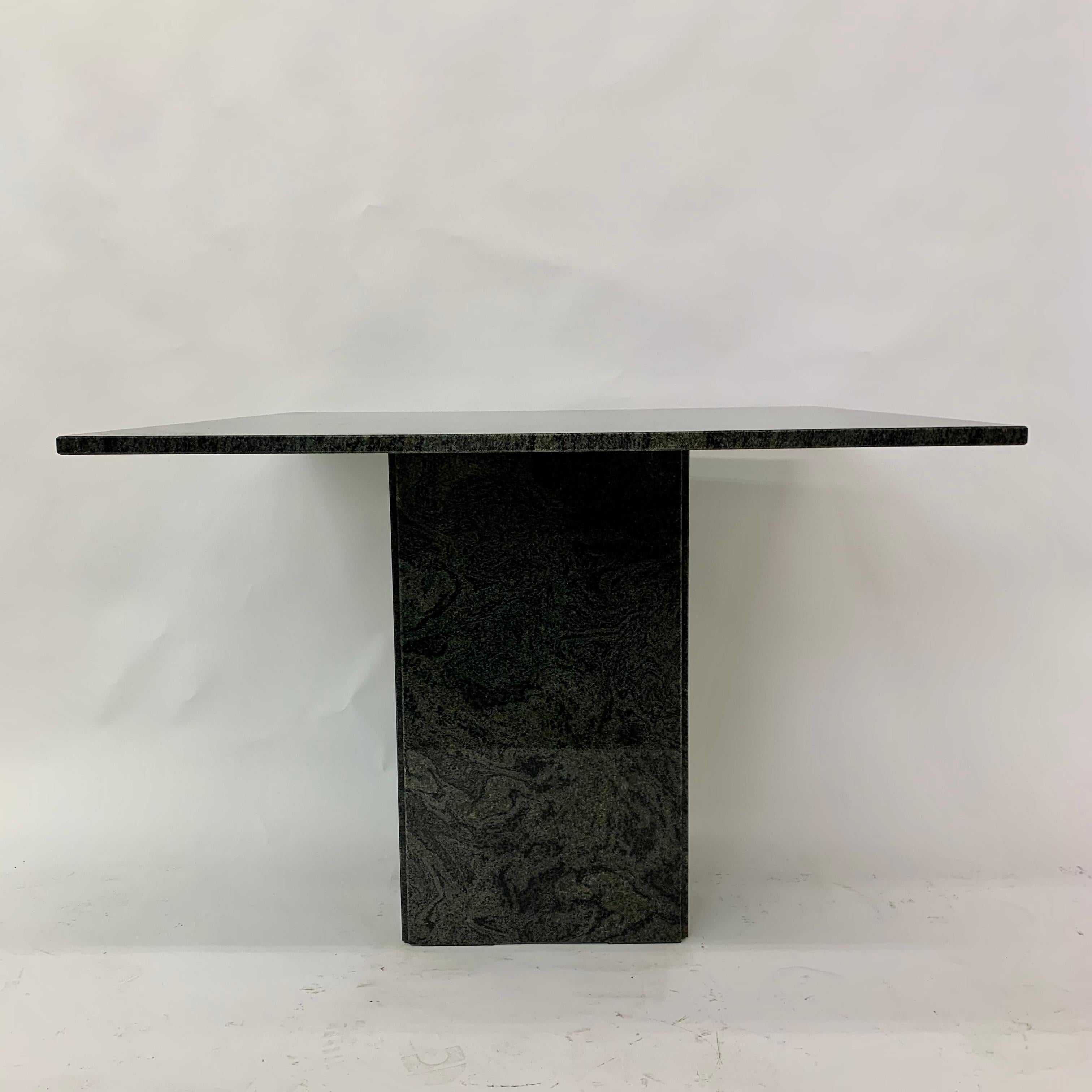 Mesa de comedor de granito verde, años 80 en venta 2