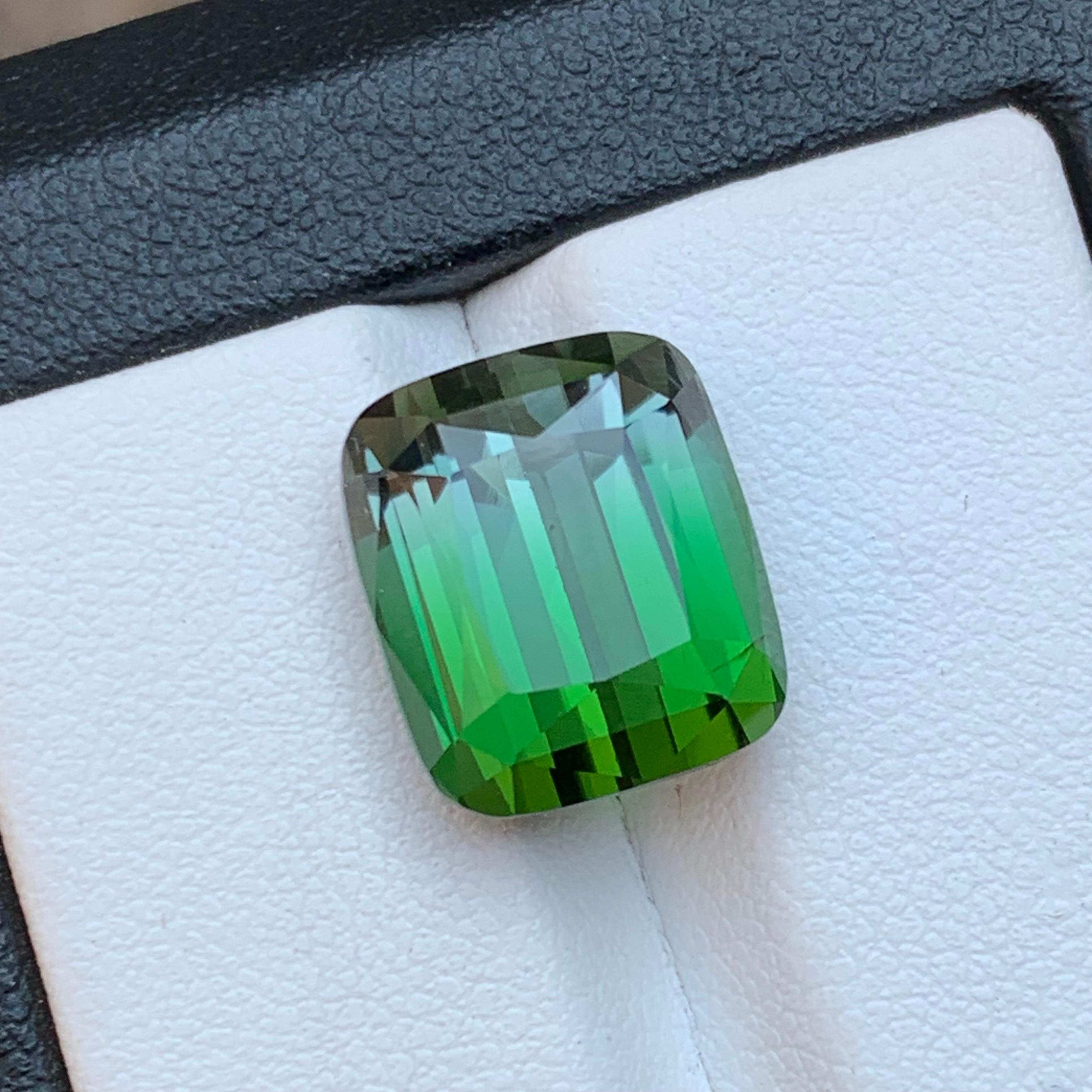 Contemporain Bague en tourmaline naturelle bicolore de deux tons vert et gris 11,60 carats en vente