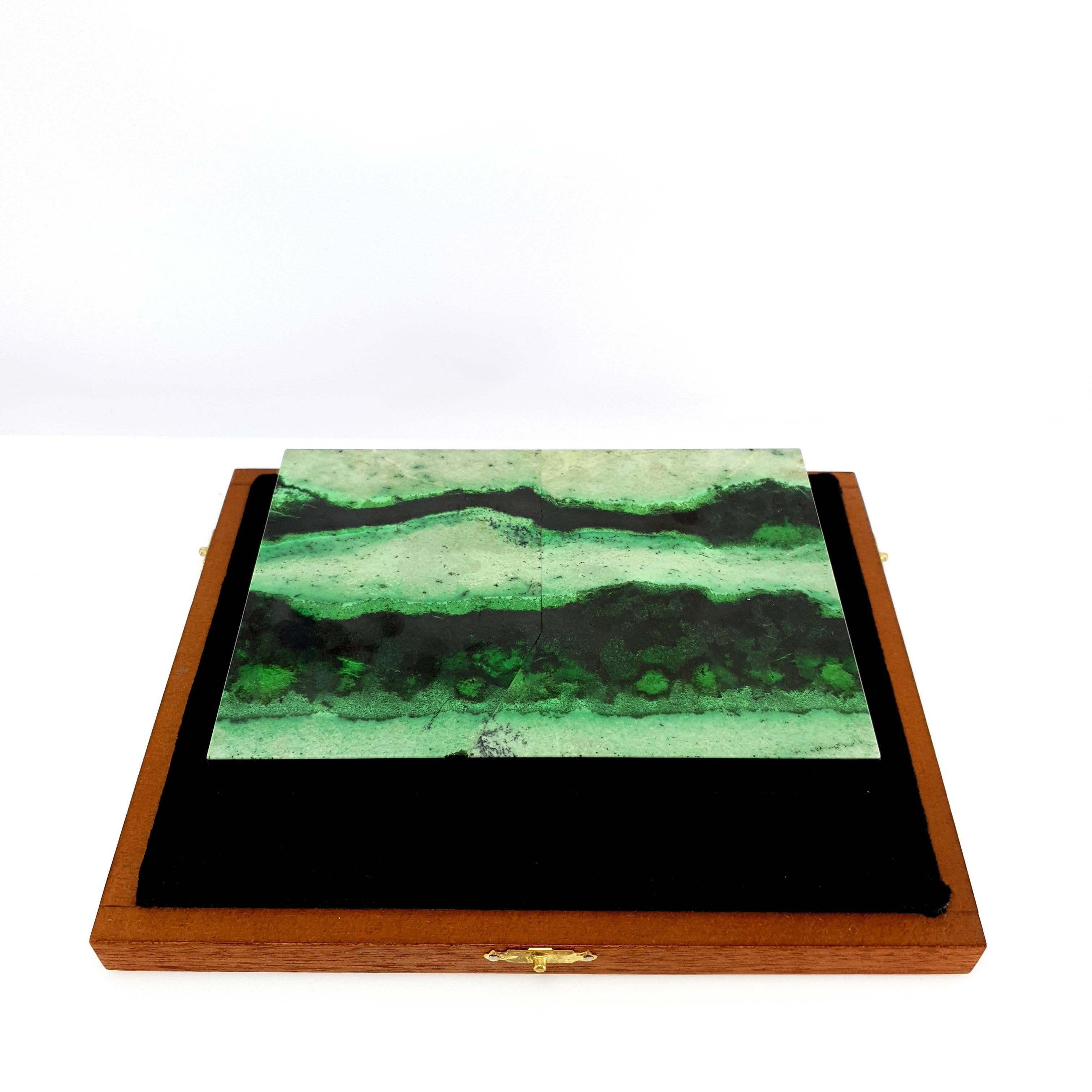 Green Grossular Garnet Decorative Jewelry Gemstone Box with Black Marble For Sale 2