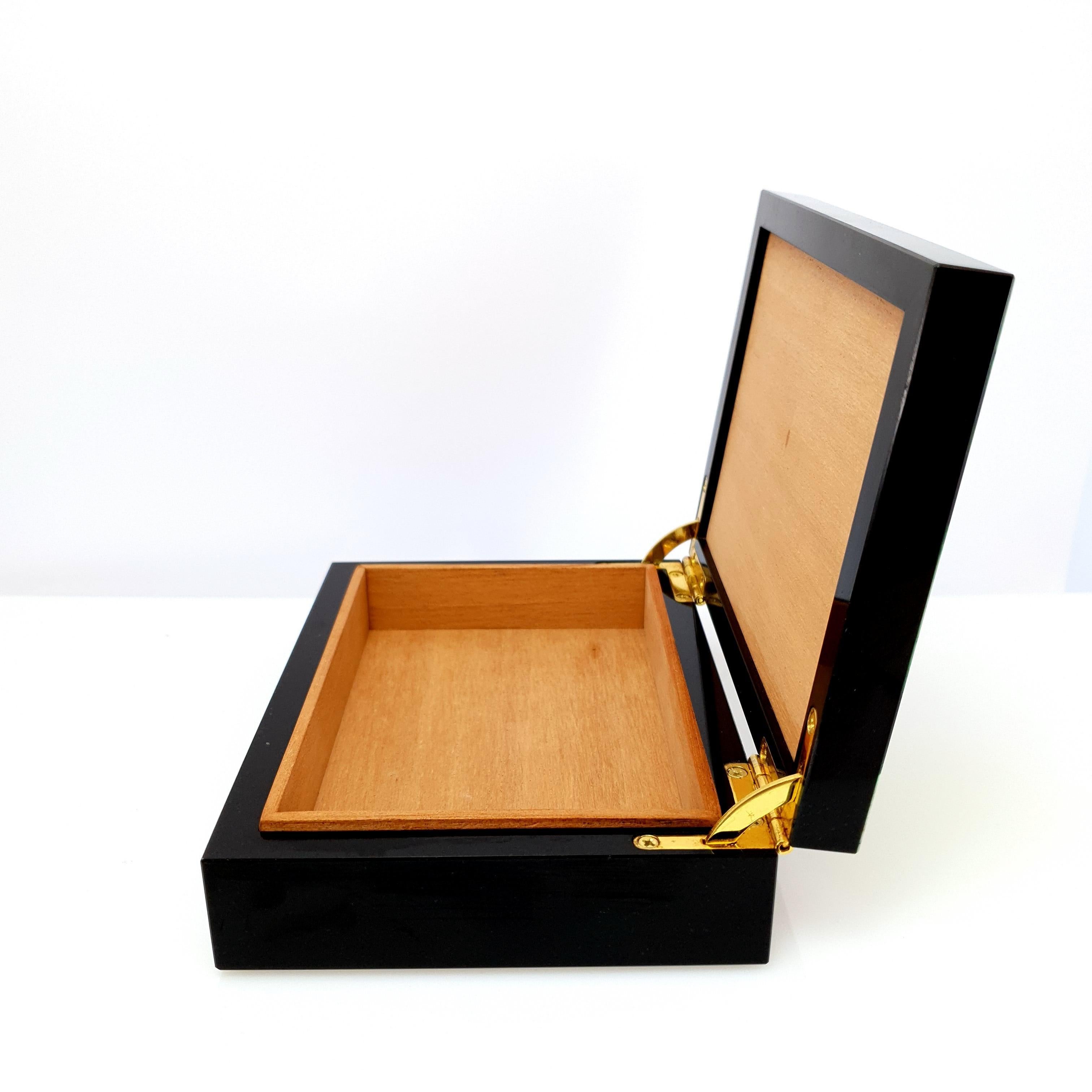 Green Grossular Garnet Decorative Jewelry Gemstone Box with Black Marble For Sale 1