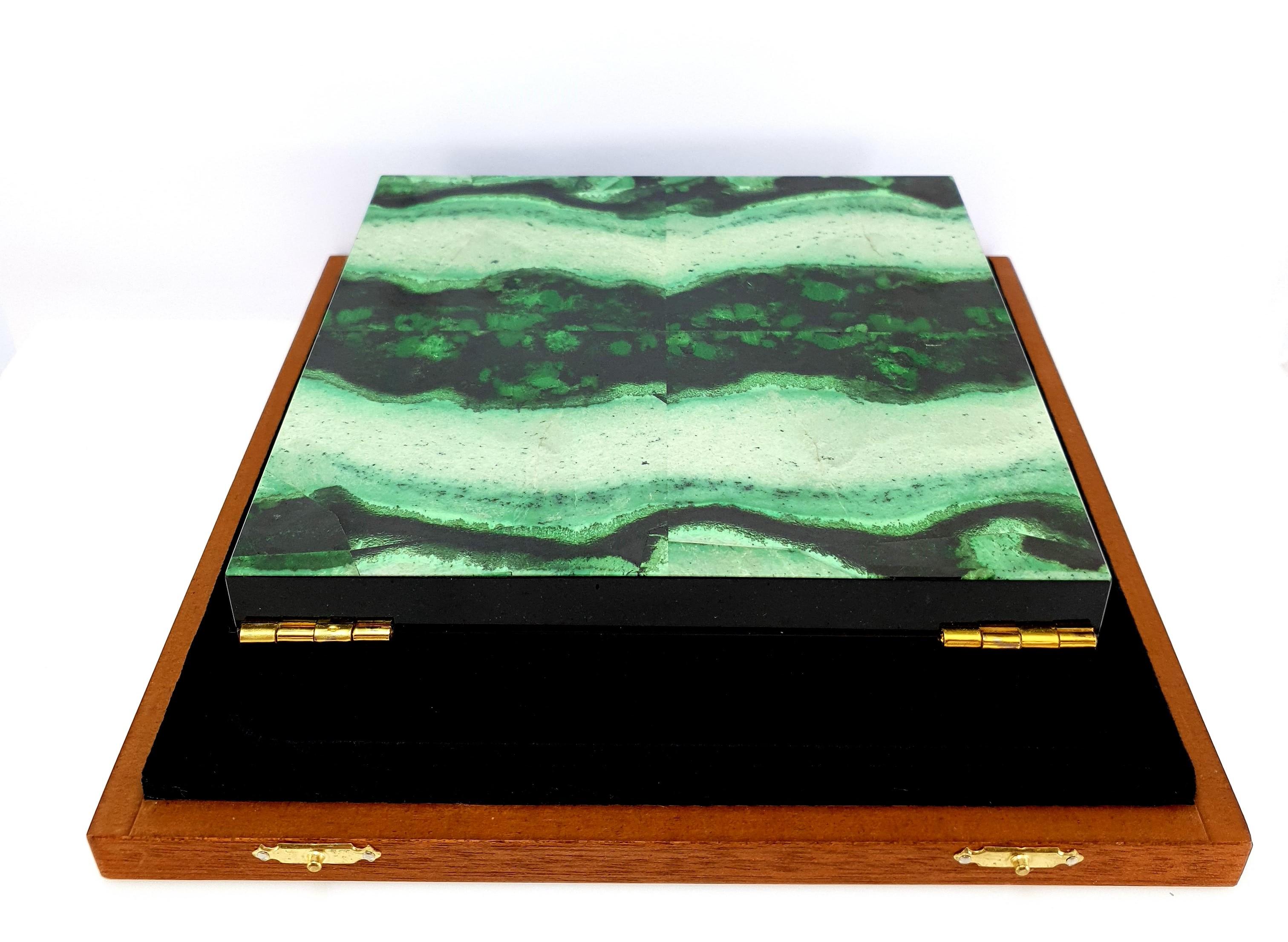 Green Grossular Garnet Decorative Jewelry Gemstone Box with Black Marble Square For Sale 1