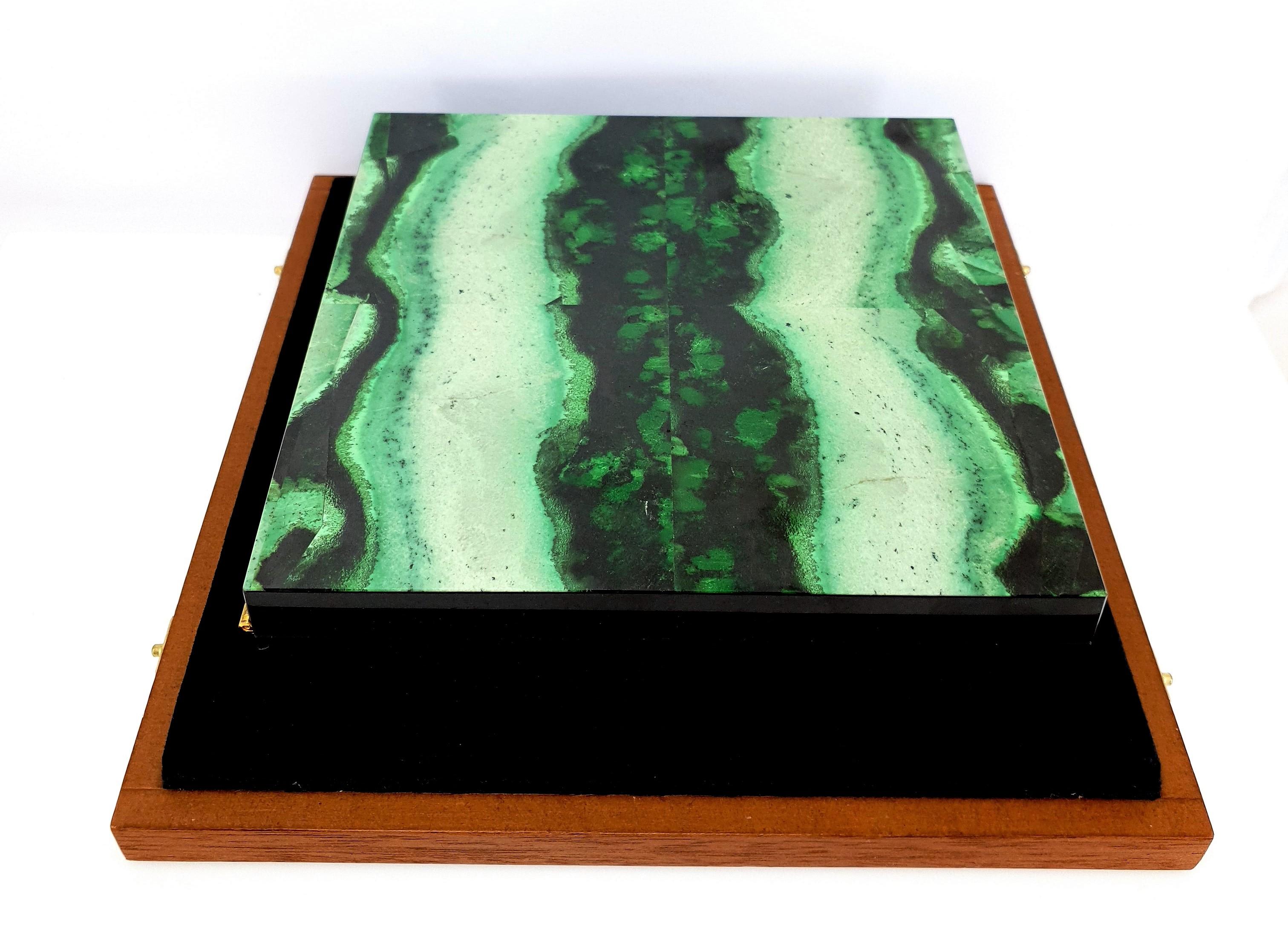 Green Grossular Garnet Decorative Jewelry Gemstone Box with Black Marble Square For Sale 2