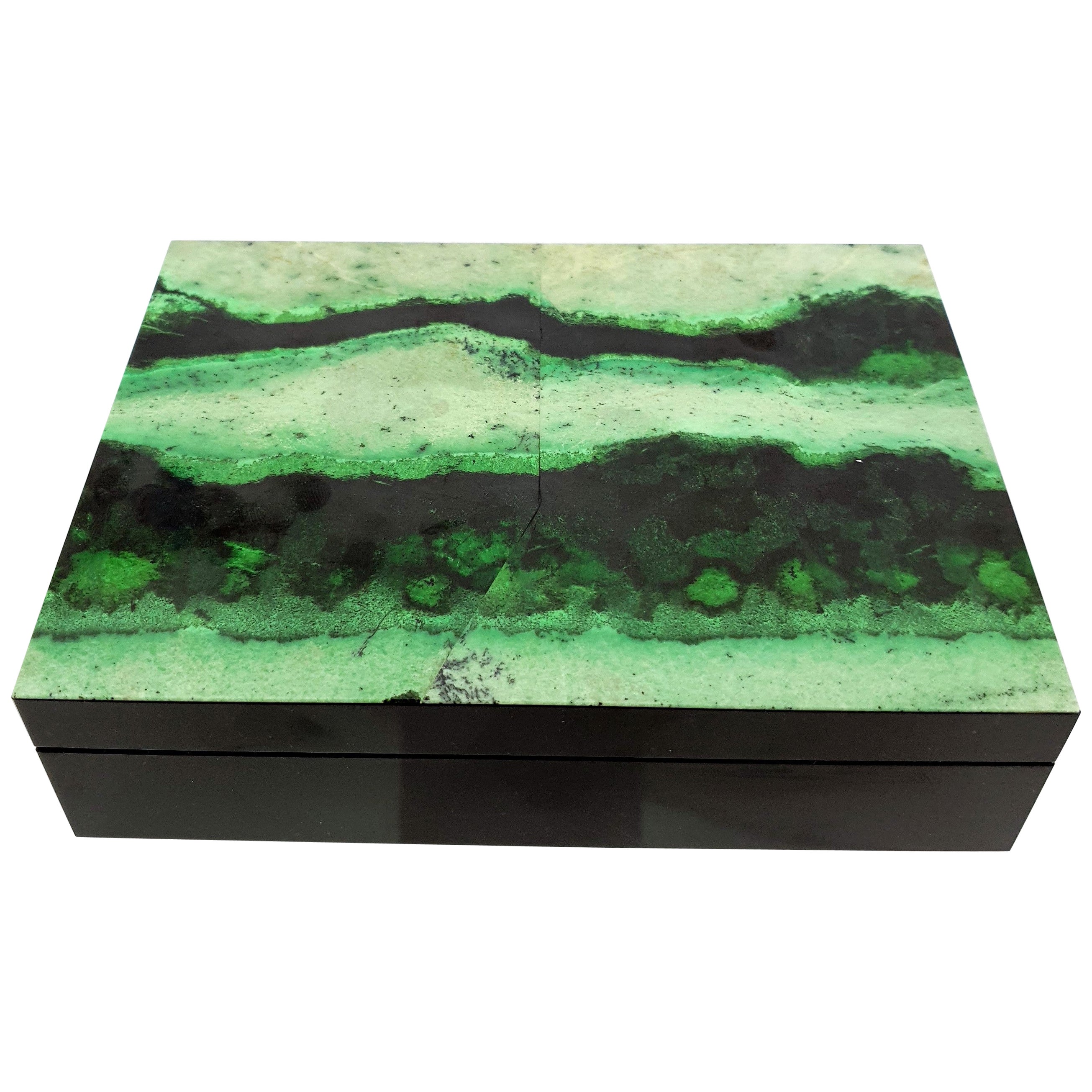 Boîte à bijoux en grenat brut vert avec marbre noir et design d'intérieur