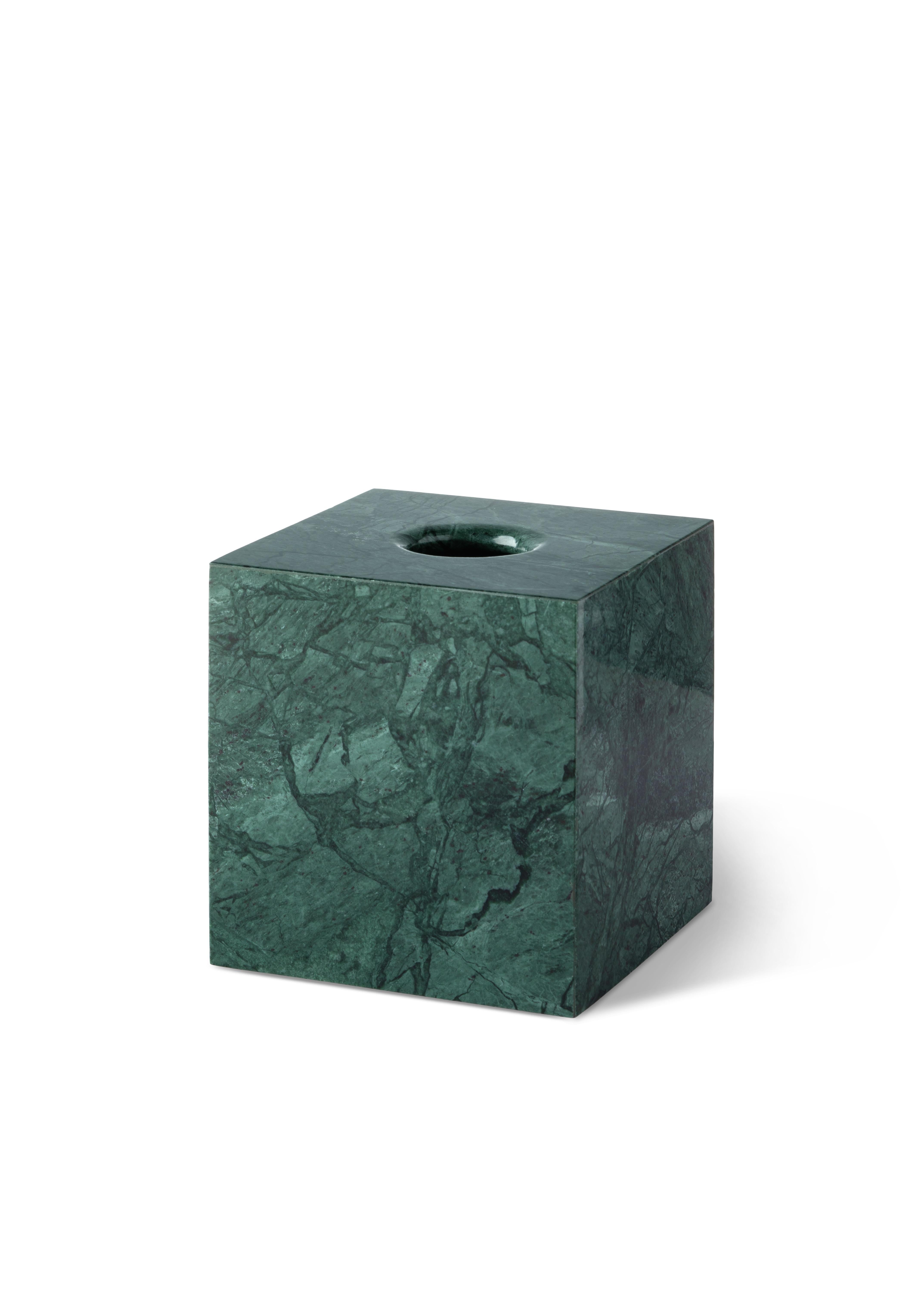 Fabricada totalmente a mano, esta tapa de caja de pañuelos de mármol es una fusión de forma y función, que se integra perfectamente en cualquier espacio al tiempo que añade sofisticación y elegancia. Las líneas limpias y minimalistas resaltan el