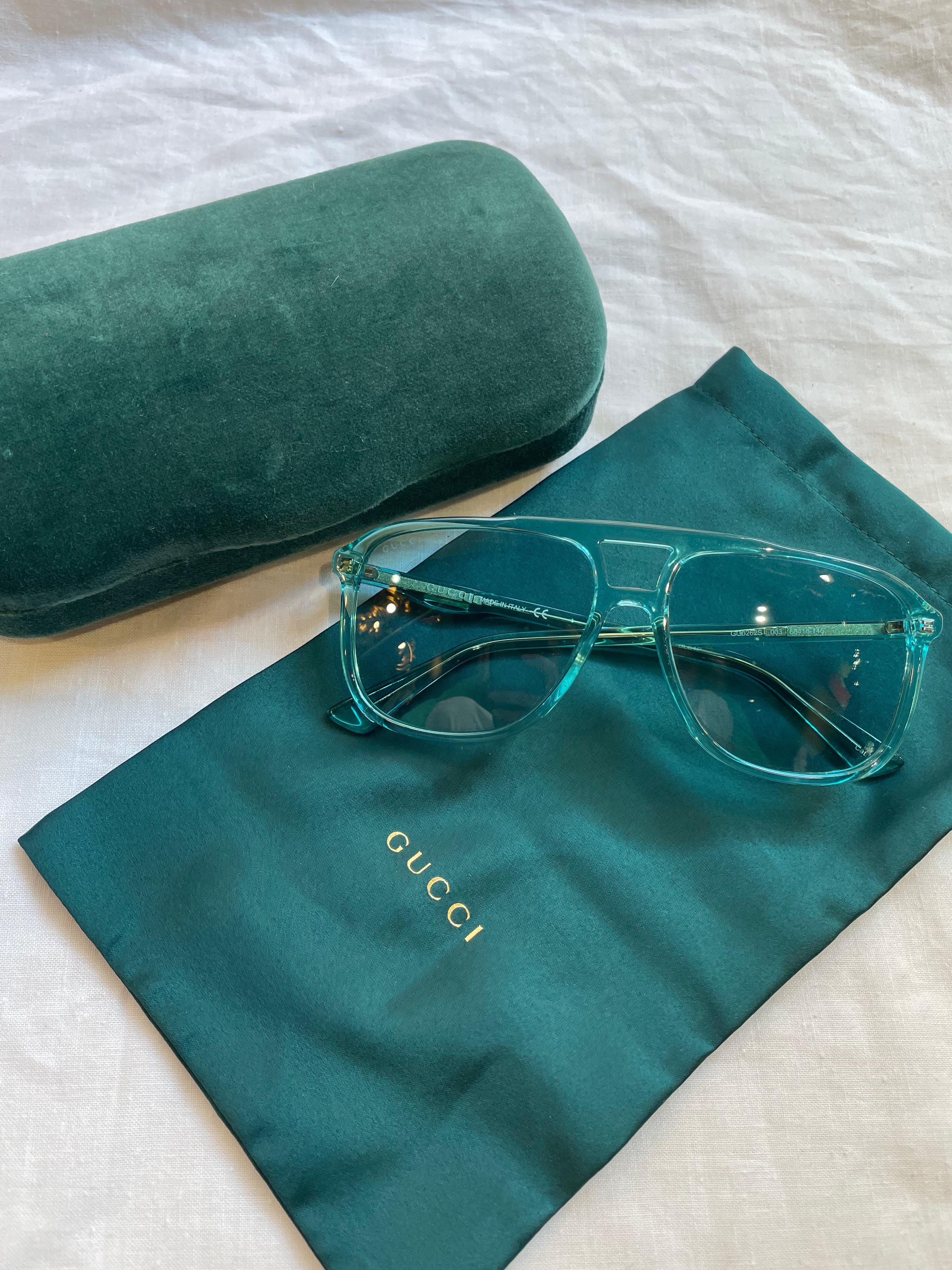 Green Gucci glasses in semi-transparent plastic with always transparent green lenses. 
With original case and dust. 
15 cm wide 
6cm tall 
Rods 15 cm 
In excellent condition