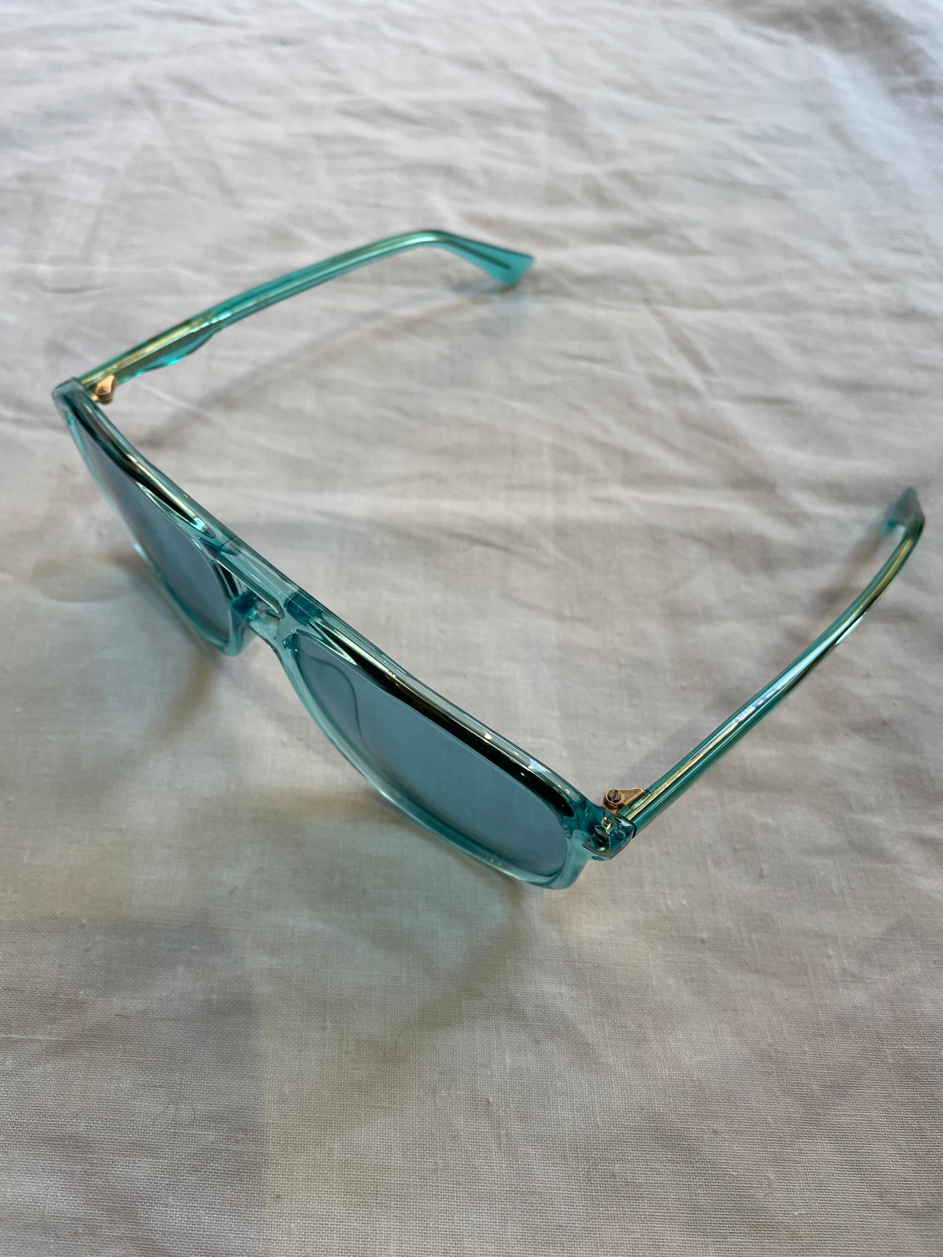 Green Gucci glasses in semi-transparent plastic In Excellent Condition For Sale In Carnate, IT