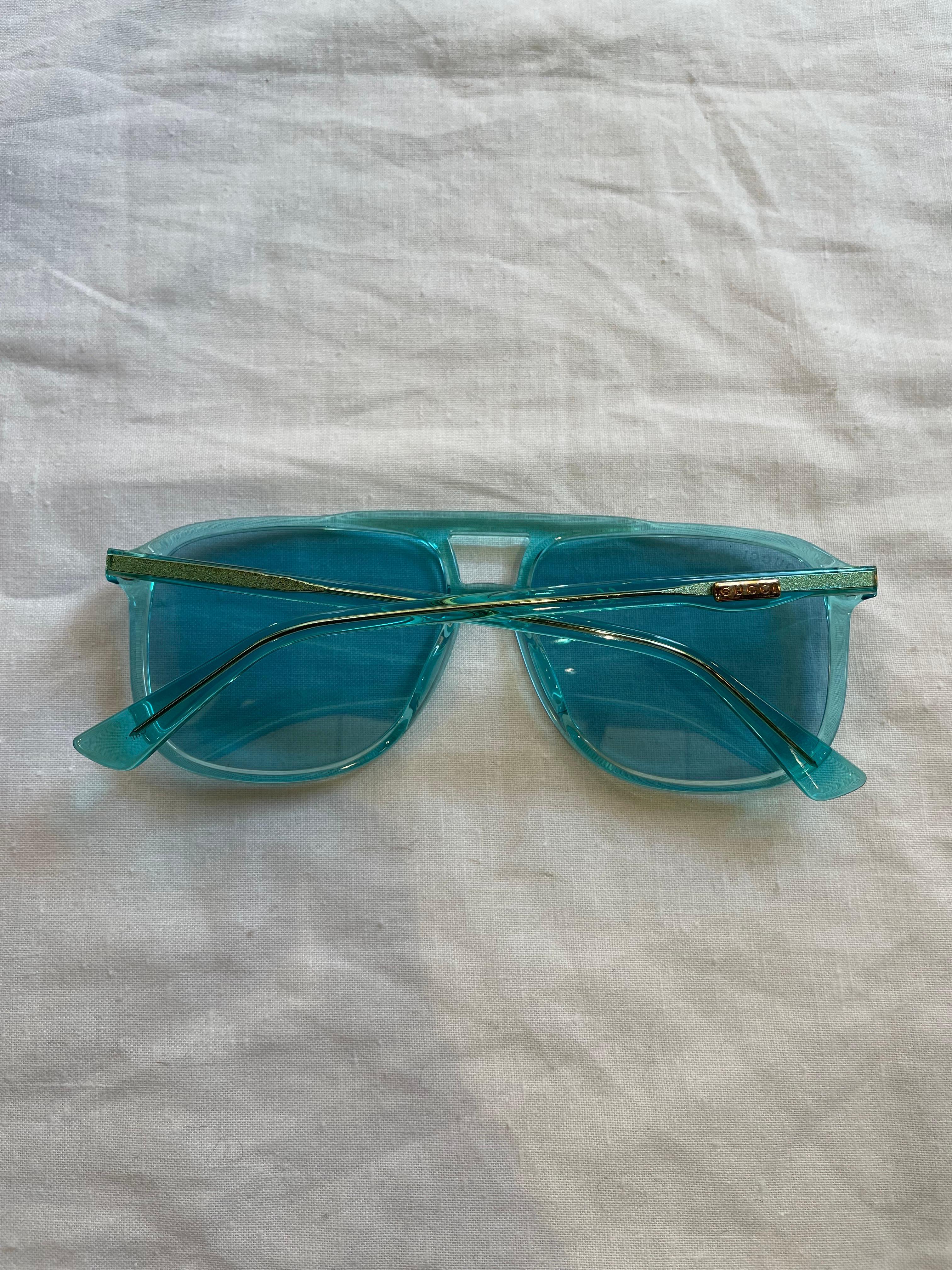 Women's or Men's Green Gucci glasses in semi-transparent plastic For Sale