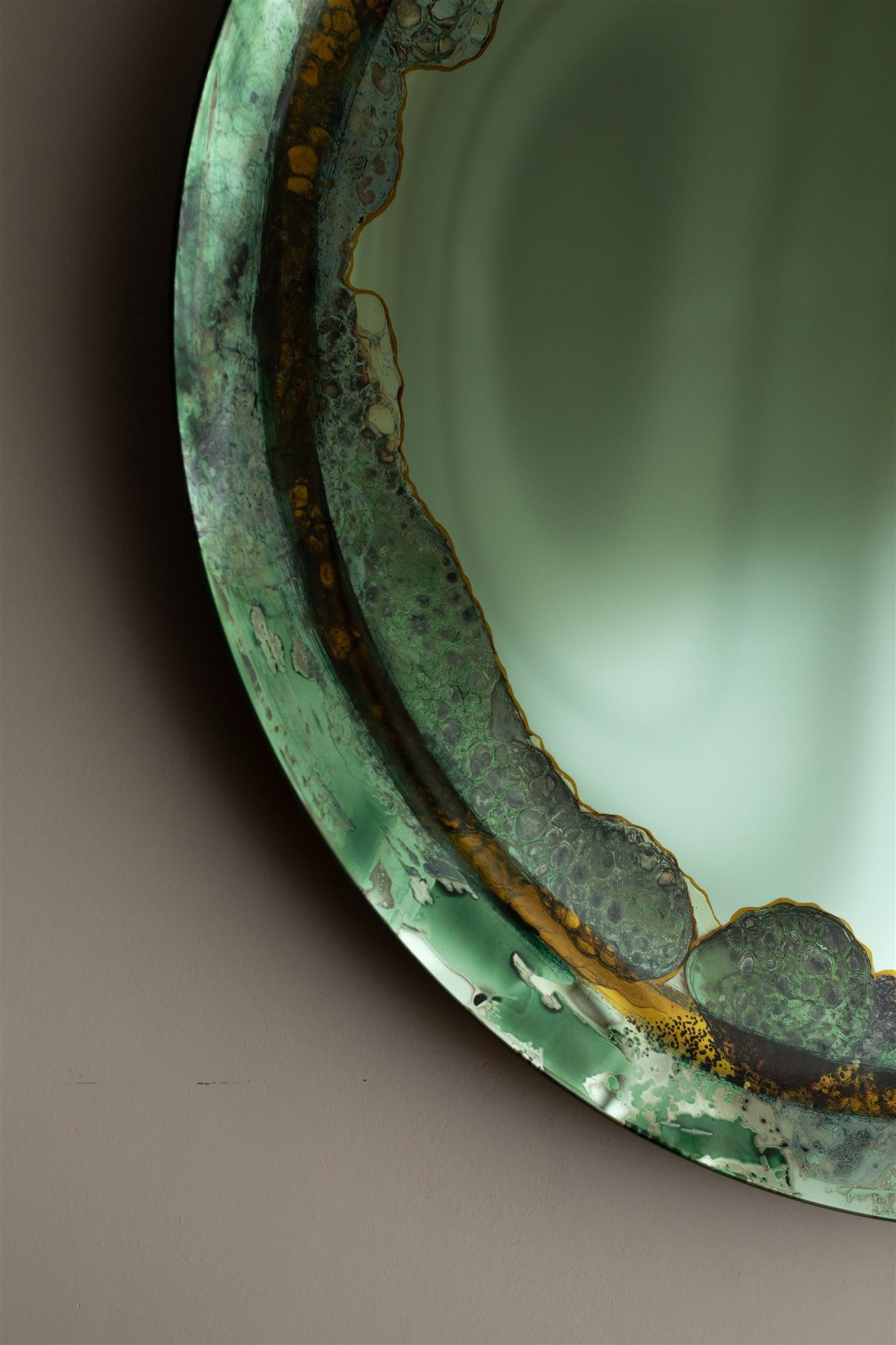 Émail Miroir mural Halo vert par OOM Contemporary Glass en vente