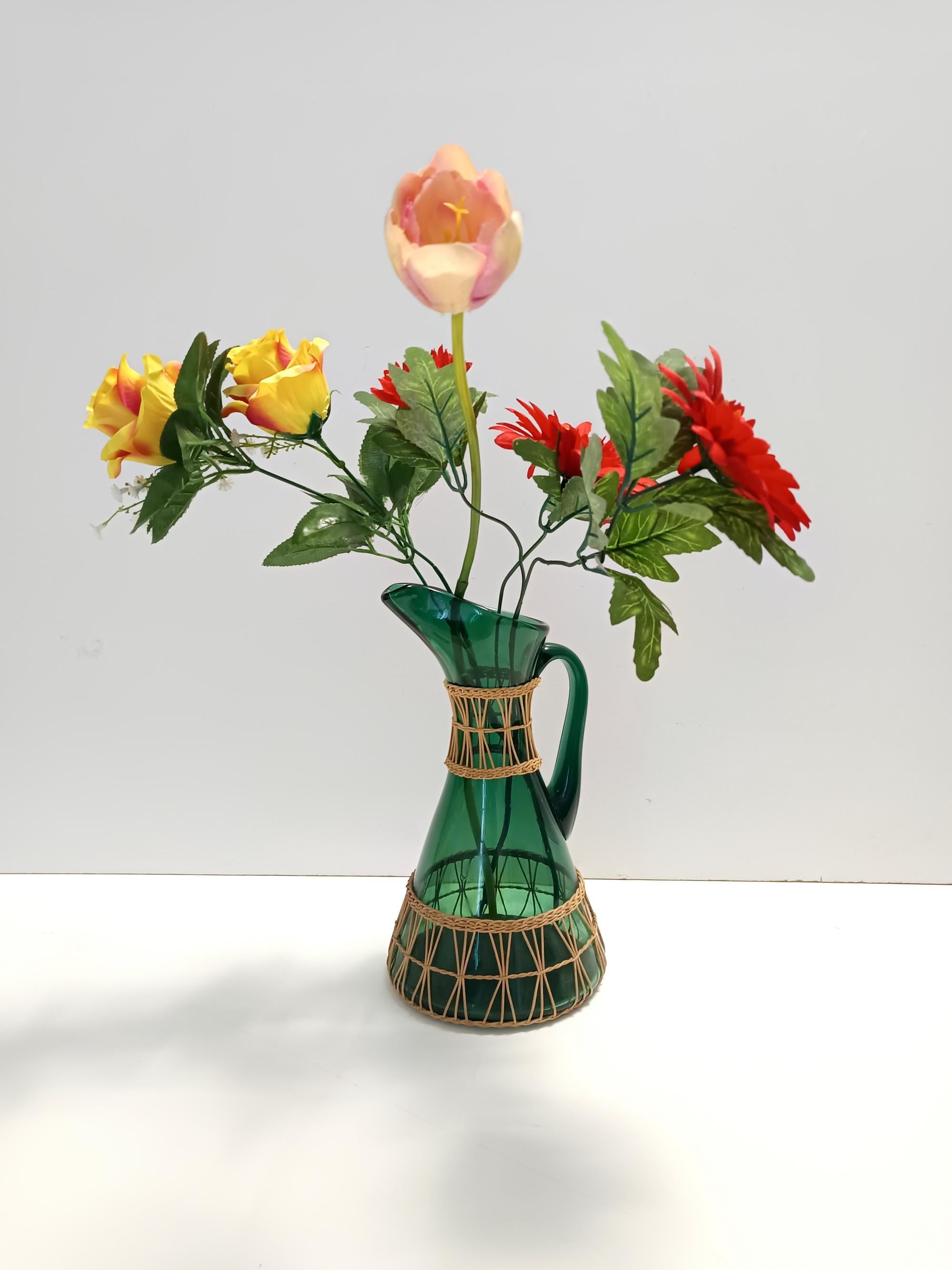 Made in Italy, 1960s.
It is made in green handblown glass and wicker.
This is a vintage item, therefore it might show slight traces of use, but it can be considered as in excellent original condition and ready to become a piece in a home.

Measures: