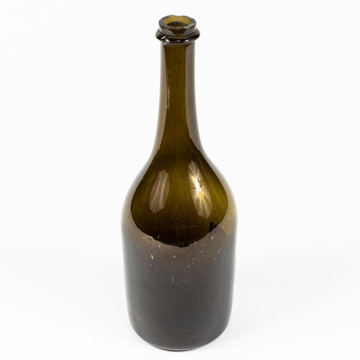 Green Hand Blown Wine Bottle from Late 19th Century, France In Good Condition For Sale In Los Angeles, CA