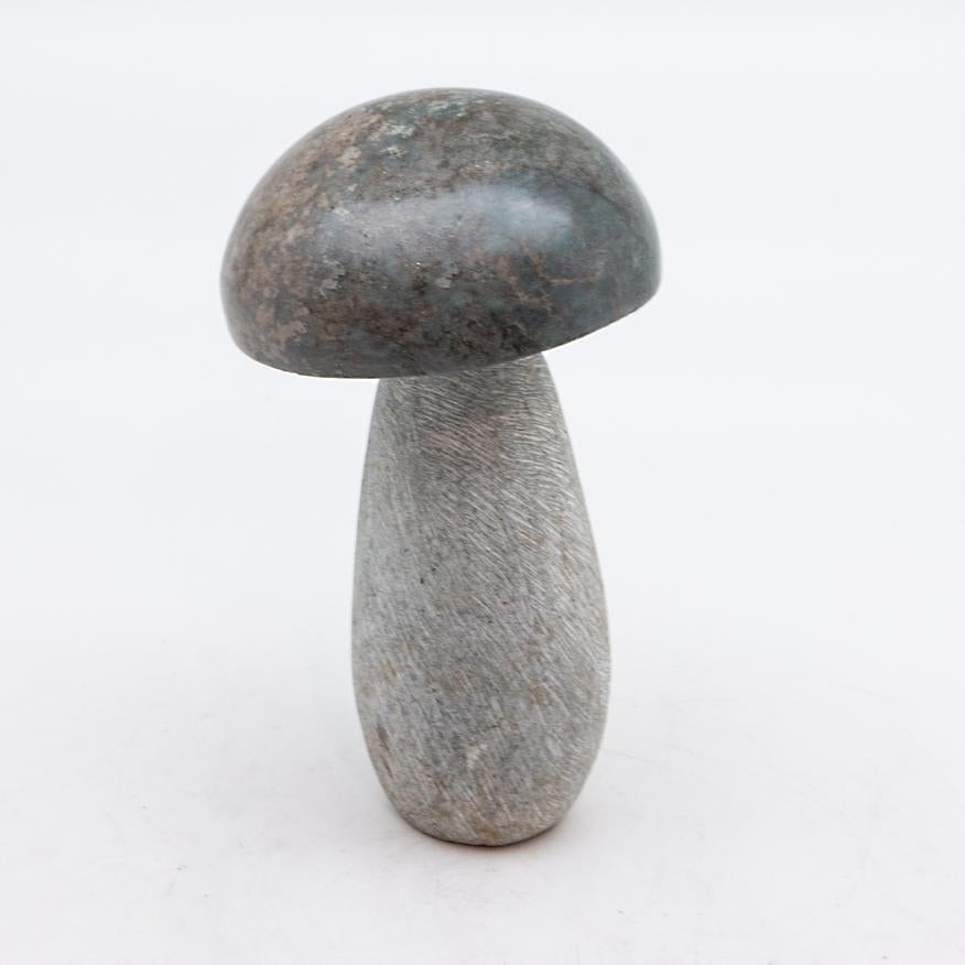 Green hand carved stone mushroom. Charming large stone mushroom hand carved in Zimbabwe. Measure: 8