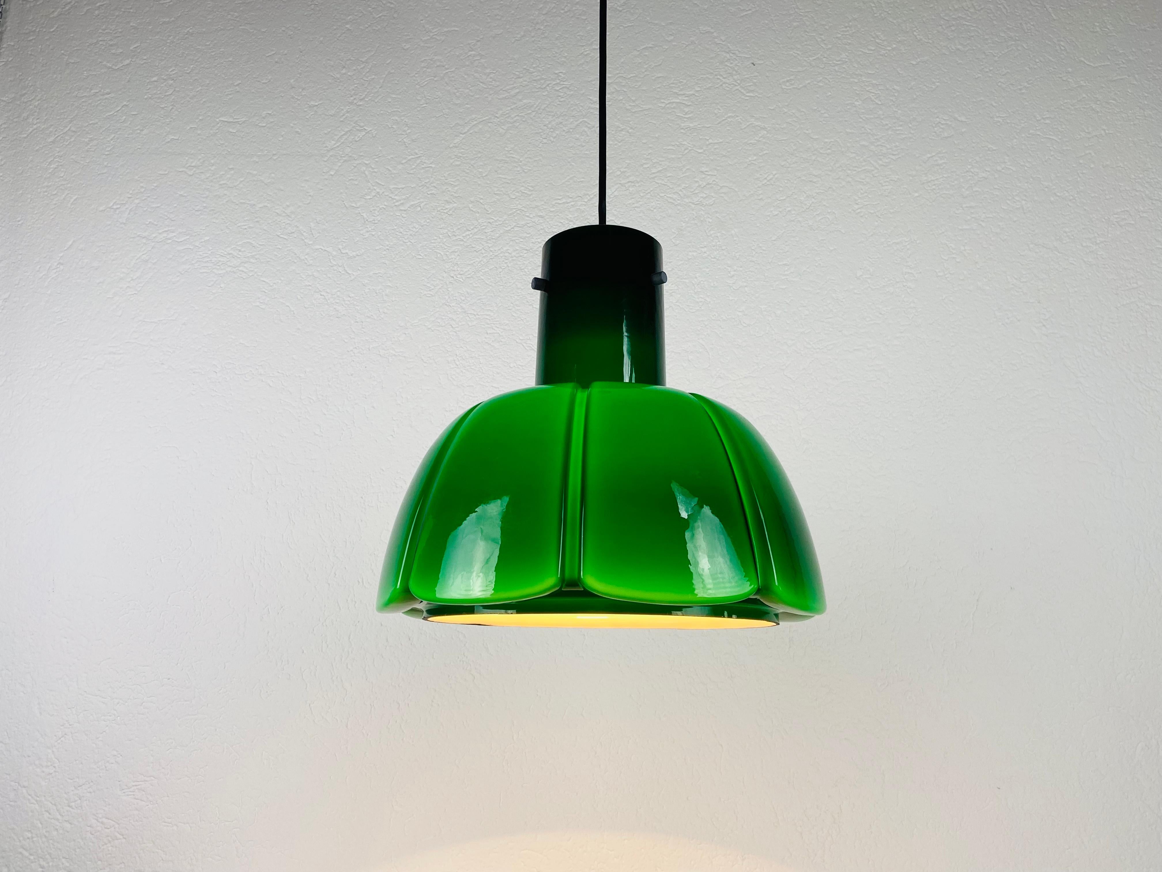 A Peill & Putzler hanging lamp made in Germany in the 1970s. It is fascinating with its glass ornaments. Textured green glass. The lamp has a beautiful organic shape.

The light requires one E27 light bulb. Works with both 120/220 V. Very good