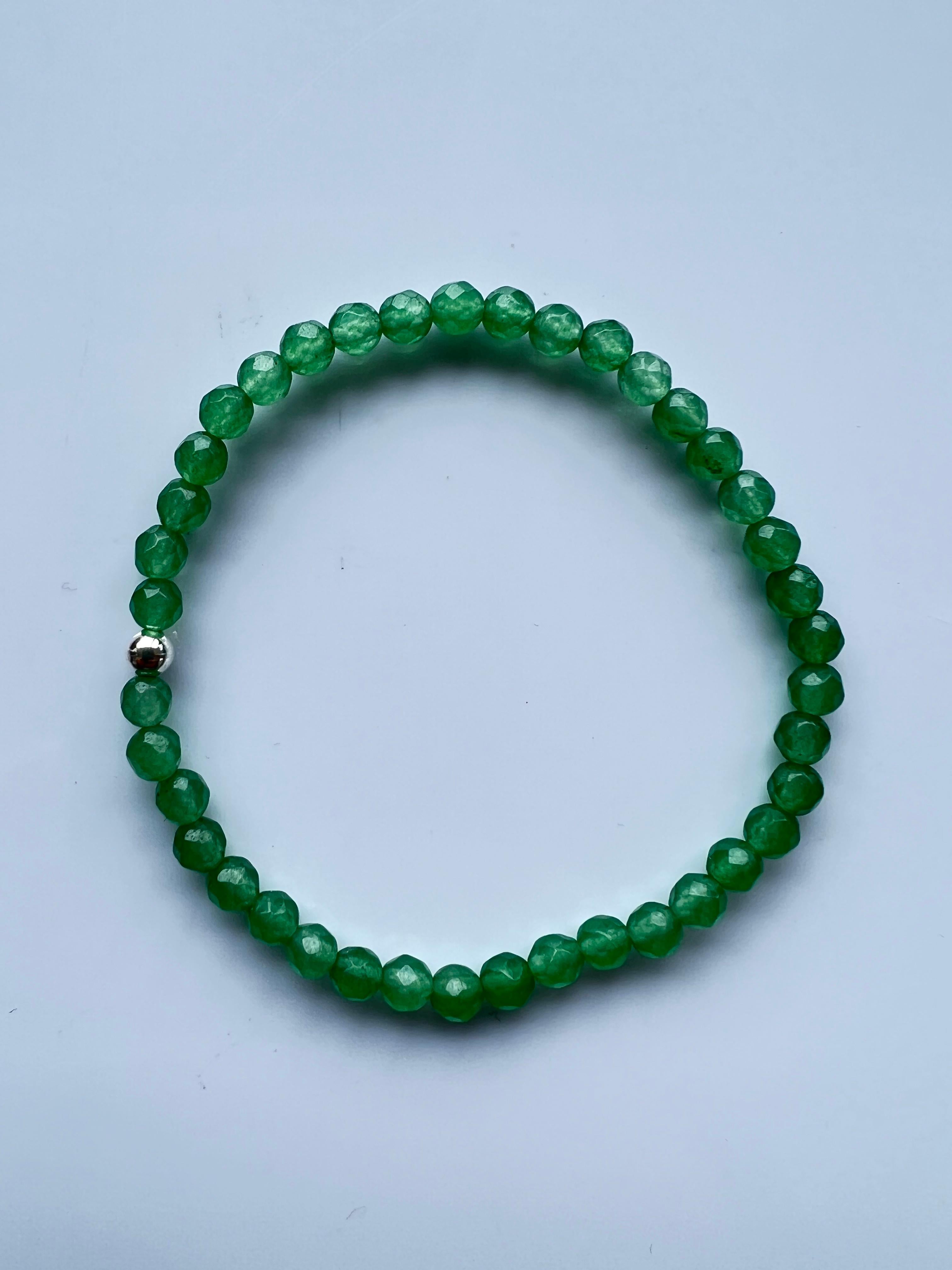 Green Heart Chakra Beaded Bracelet Natural Semi Precious Gem Silver In New Condition For Sale In Los Angeles, CA