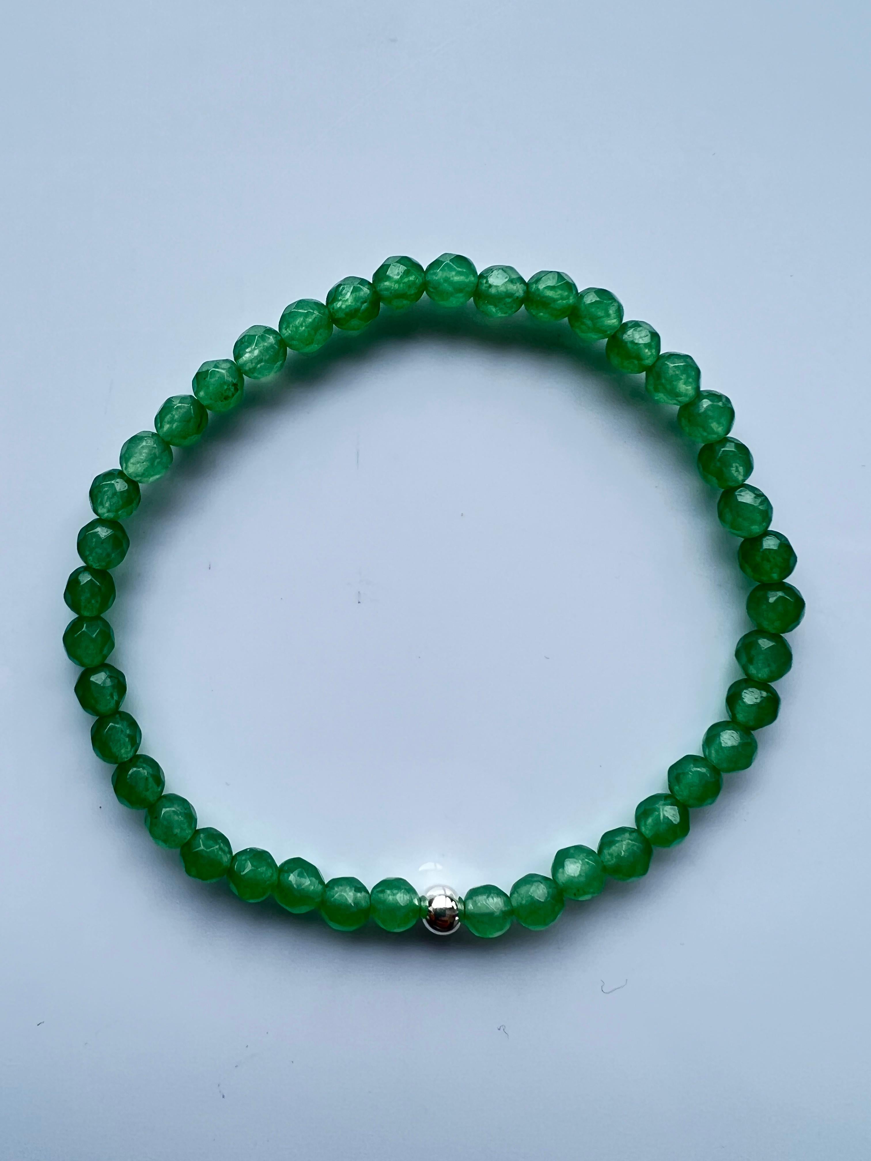 Green Heart Chakra Beaded Bracelet Natural Semi Precious Gem Silver For Sale 1