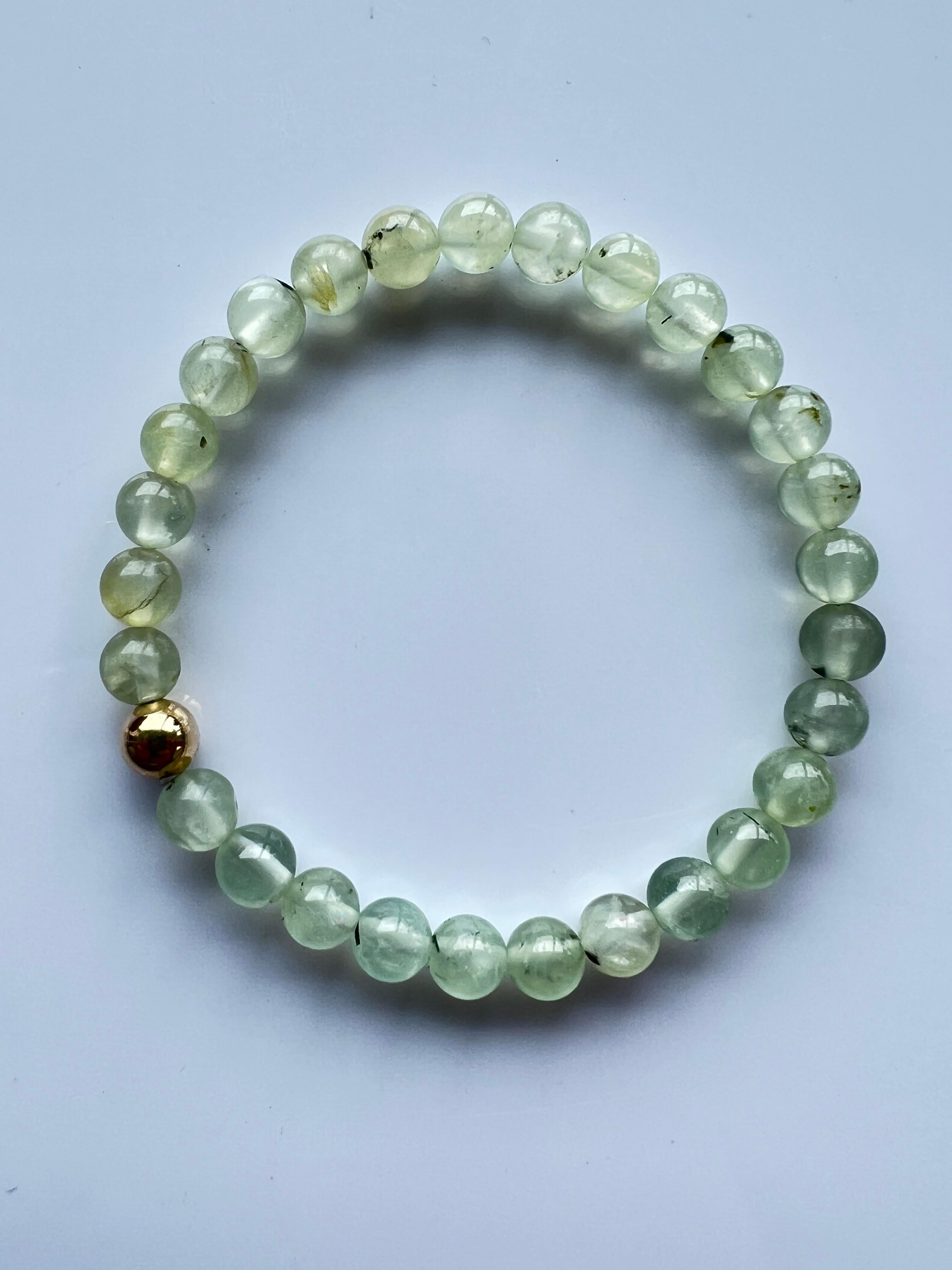 Grünes Herz Chakra-Perlenarmband aus Prehnit, Halbedelstein, natürlich, Gold gefüllt Damen im Angebot