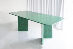 Mesa alta verde de Studio Christinekalia