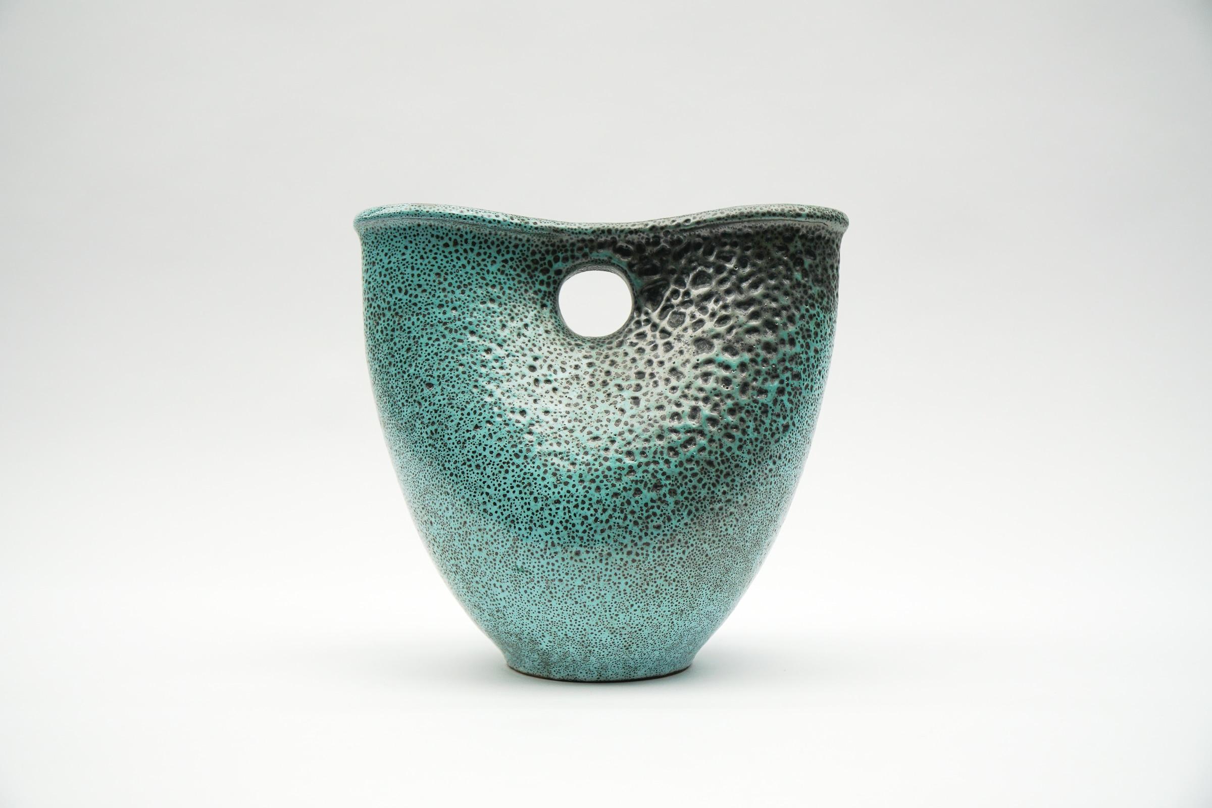 Milieu du XXe siècle Vase en céramique Lava Studio vert Hole par Wilhelm & Elly Kuch, années 1960, Allemagne en vente