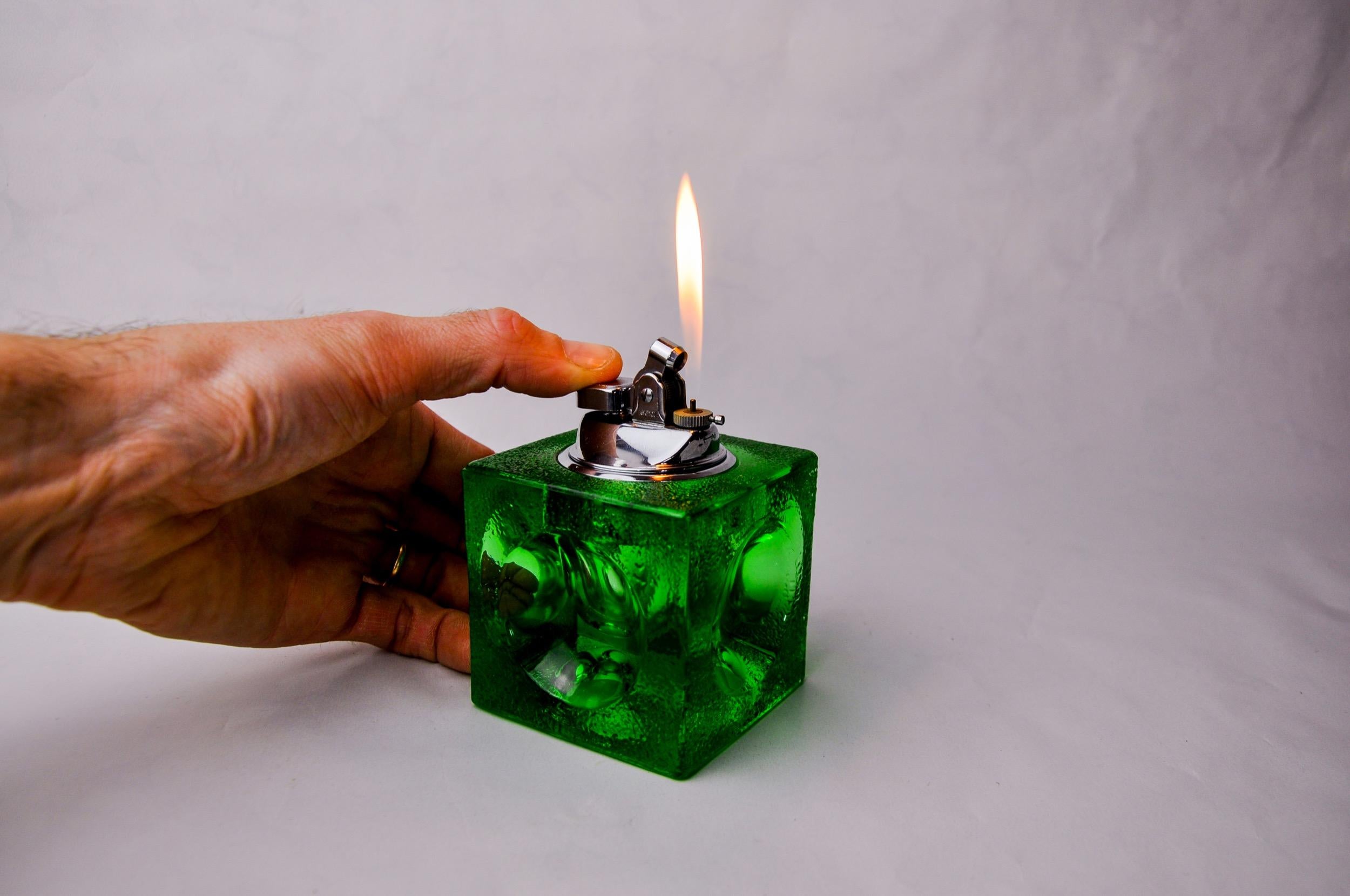Superb and rare ice cube lighter designed and produced by Antonio Imperatore in Italy in the 1970s. Green murano glass lighter with frosted effect, handcrafted by Venetian glass masters. Decorative object that will bring a real designer touch to