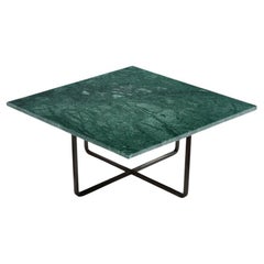 Table Ninety en marbre vert indio et acier noir de taille moyenne d'OxDenmarq