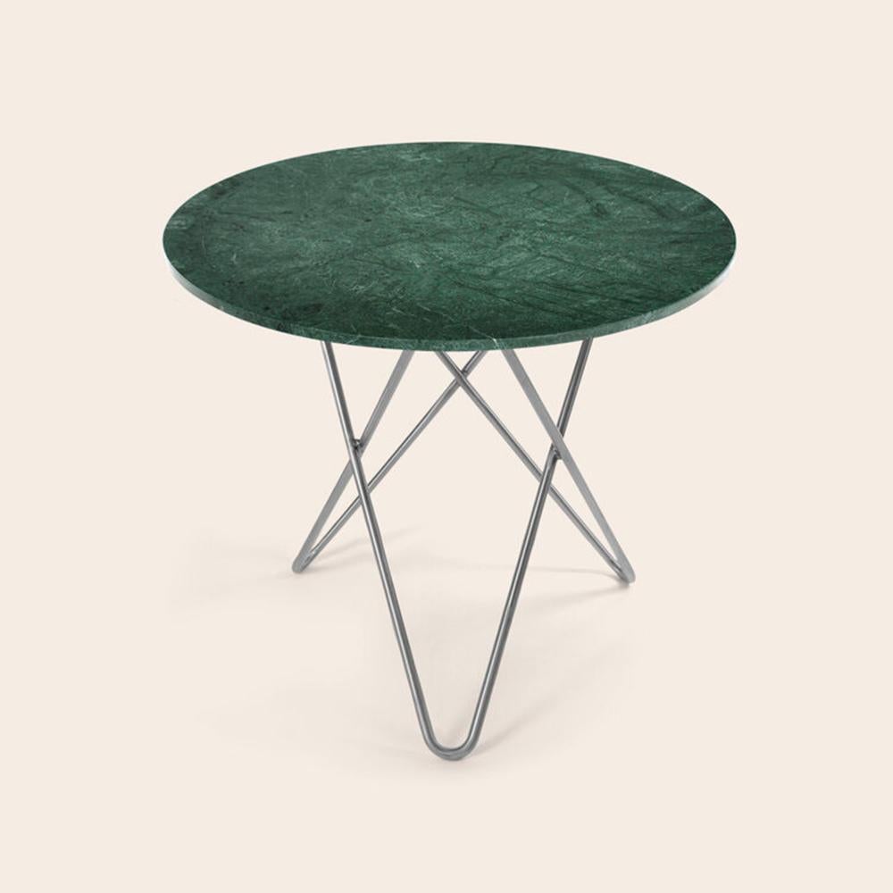 Grüner Indio Esstisch aus Marmor und Stahl von OxDenmarq
Abmessungen: D 80 x H 72 cm
MATERIALIEN: Stahl, Grüner Indio-Marmor
Auch verfügbar: Verschiedene Marmor- und Rahmenoptionen verfügbar,

OX DENMARQ ist eine dänische Designmarke, die sich zum