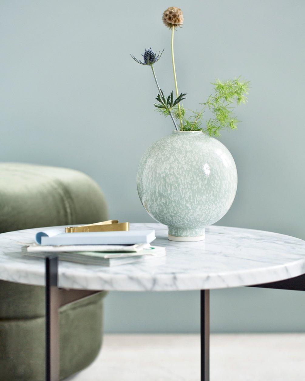 Danois Table à baldaquin simple en marbre vert indio d'OxDenmarq en vente