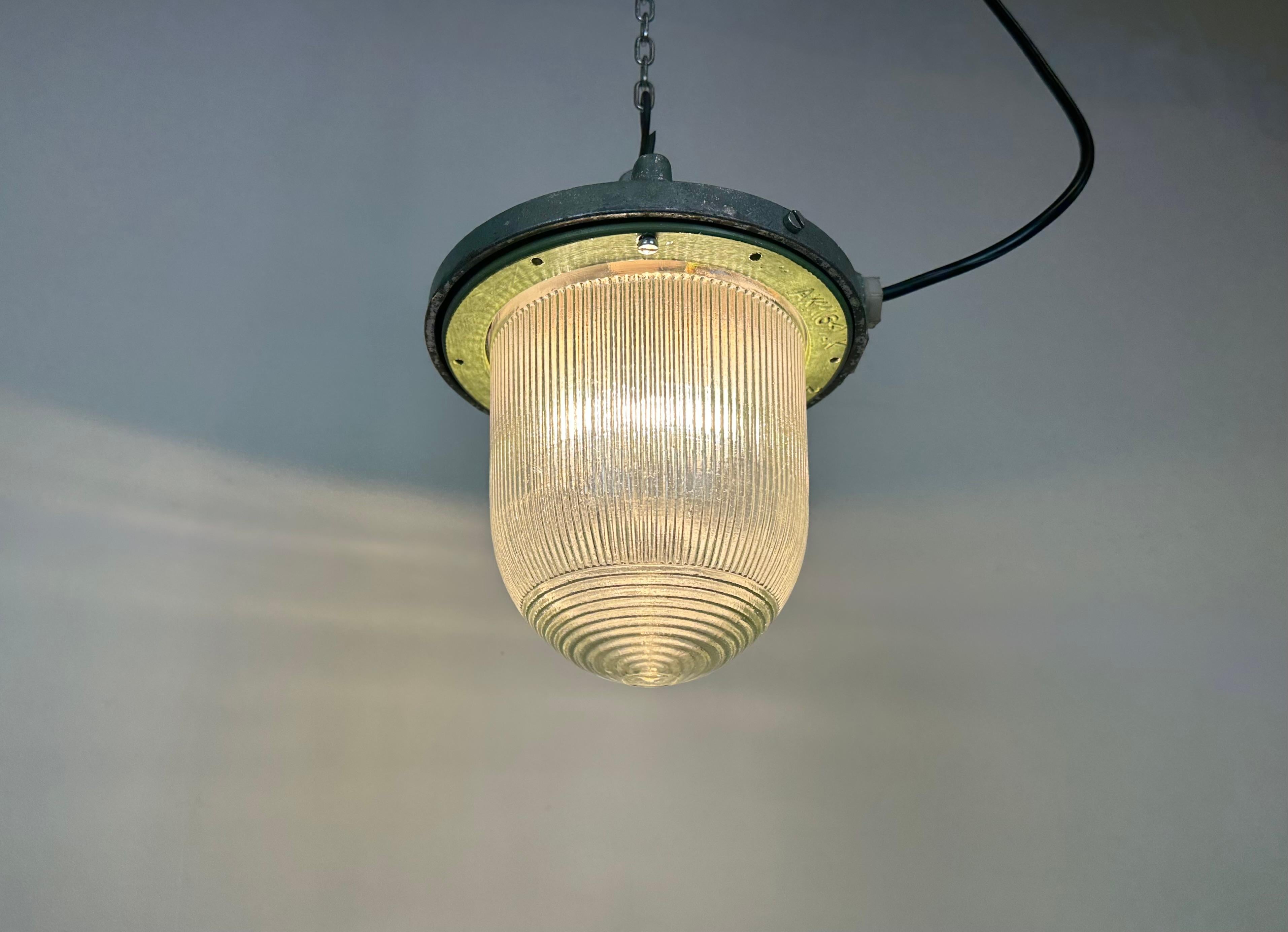 Green Industrial Bunker Light from Polam Gdansk, 1960s For Sale 4