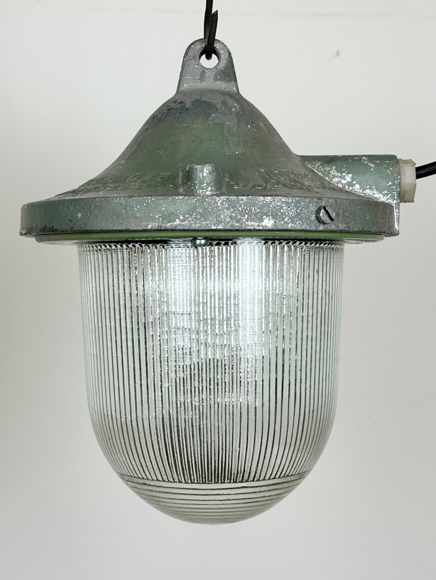 Bunker Light Industrial Verde de Polam Gdansk, década de 1960 Polaco en venta