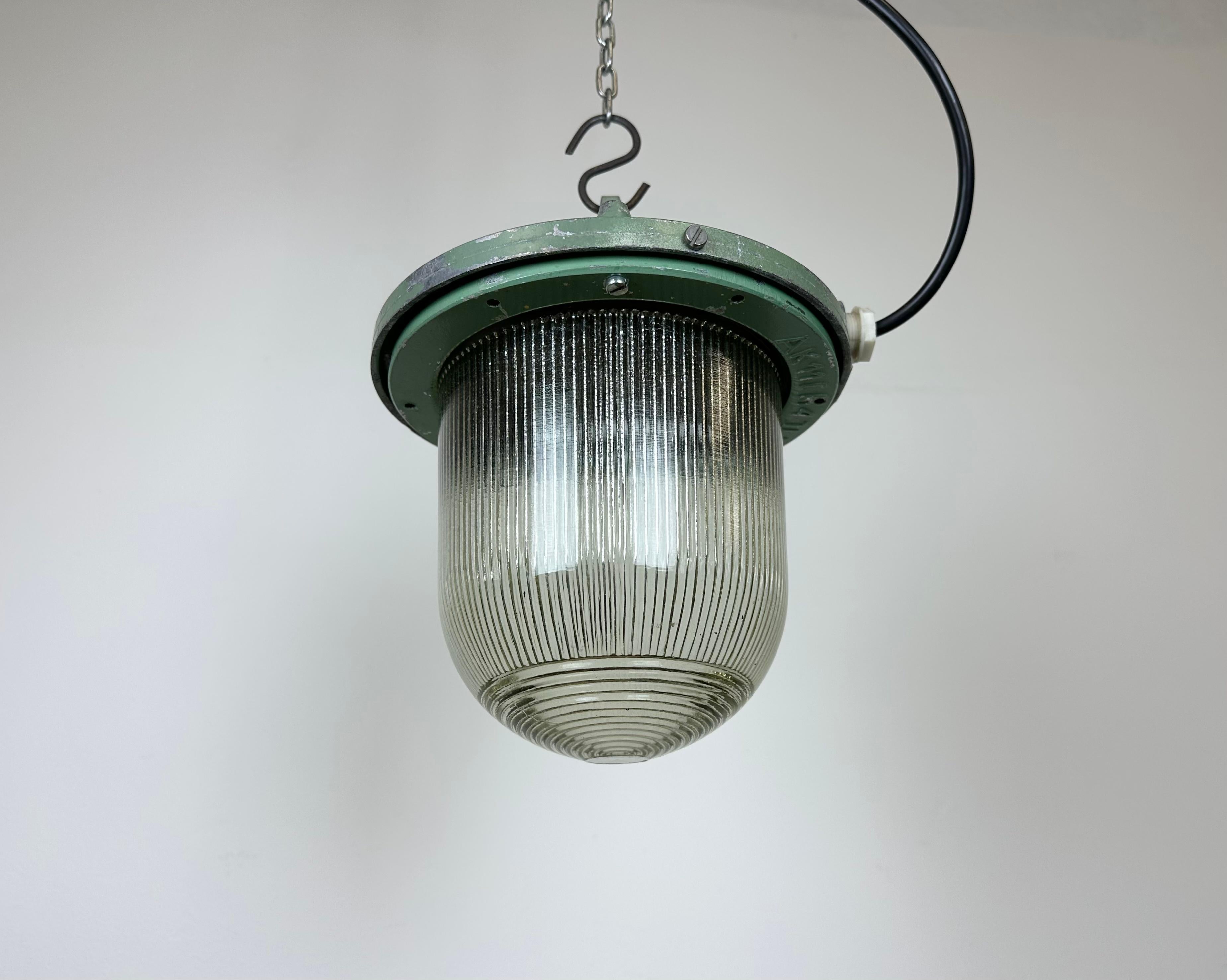 Green Industrial Bunker Light from Polam Gdansk, 1960s For Sale 1