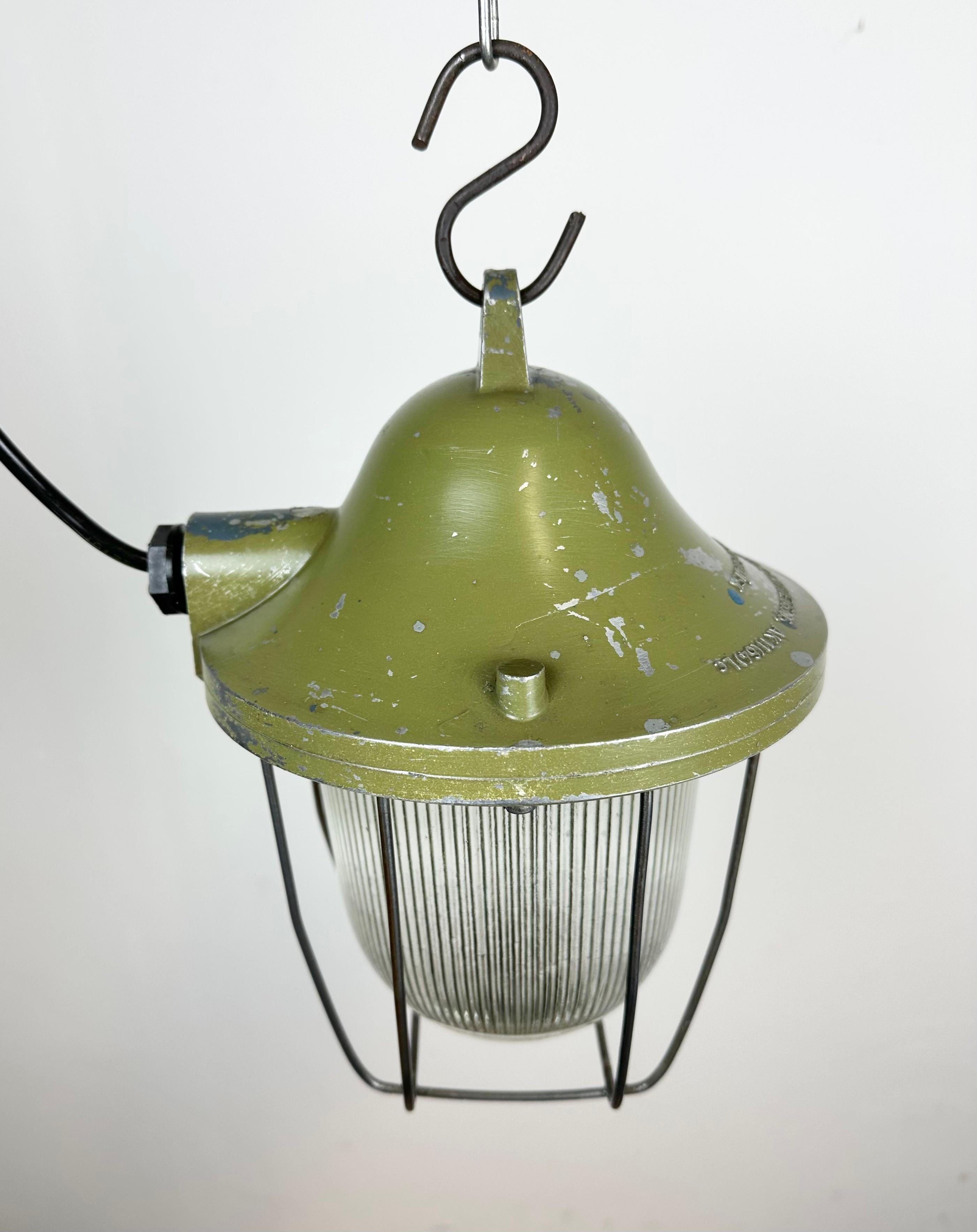Green Industrial Bunker Light from Polam Gdansk, 1970s In Good Condition For Sale In Kojetice, CZ