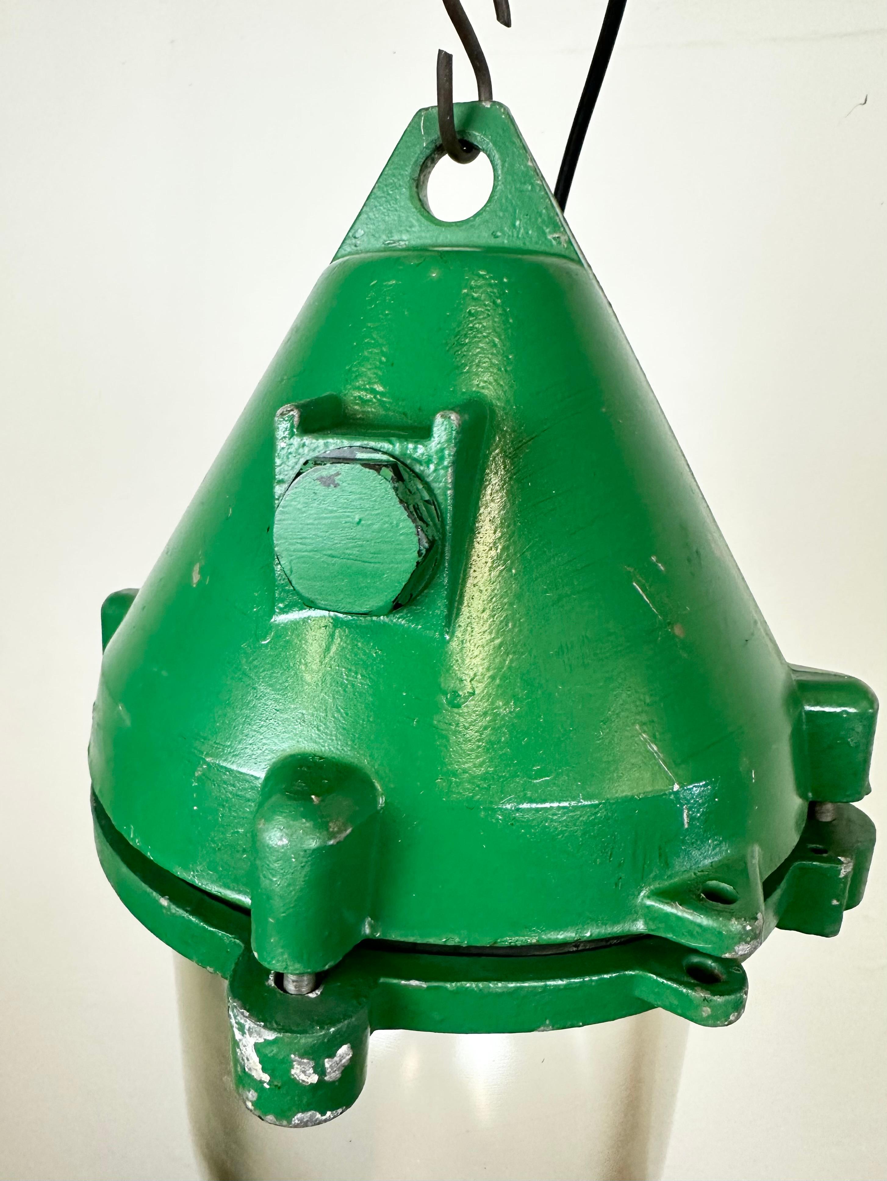 Green Industrial Cast Aluminium Explosion Proof Lamp, 1970s For Sale 5