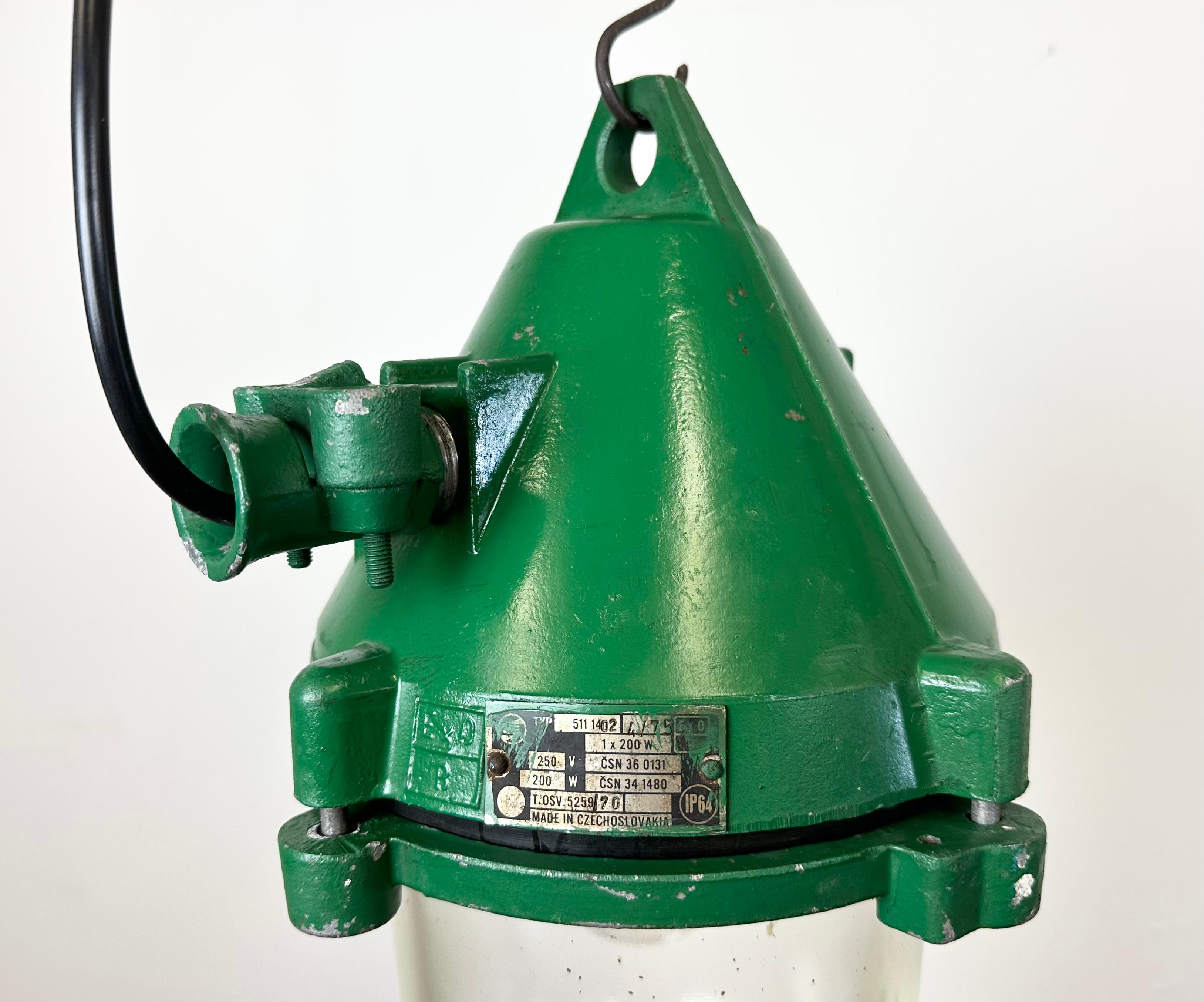 Green Industrial Cast Aluminium Explosion Proof Lamp, 1970s For Sale 6