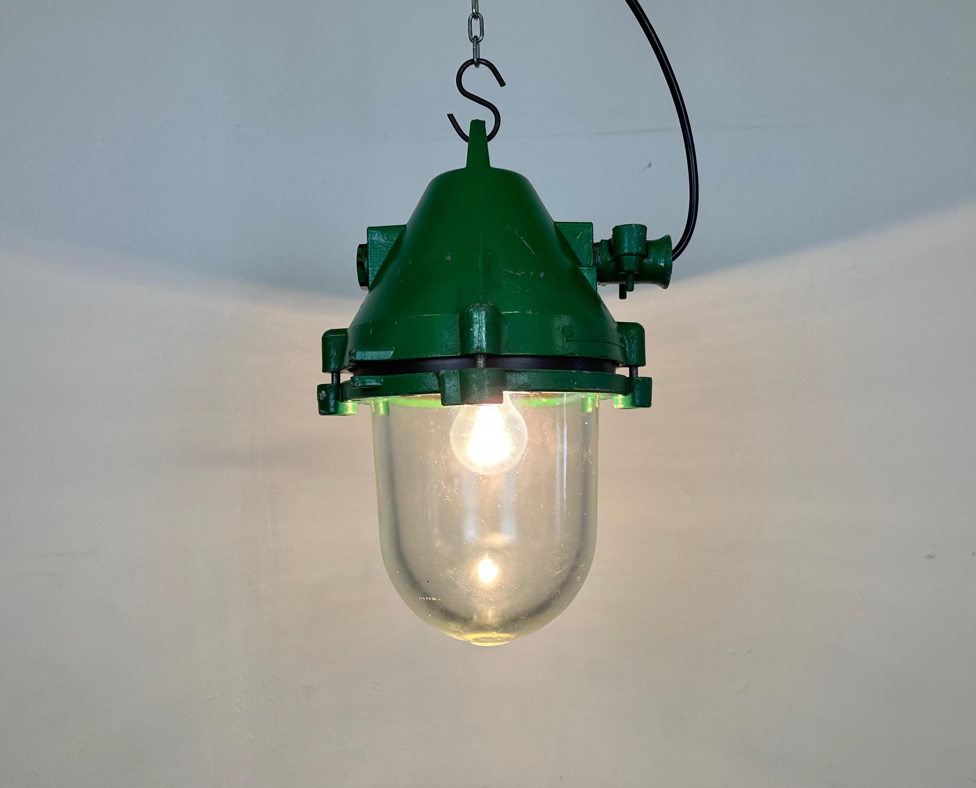 Green Industrial Cast Aluminium Explosion Proof Lamp, 1970s For Sale 7