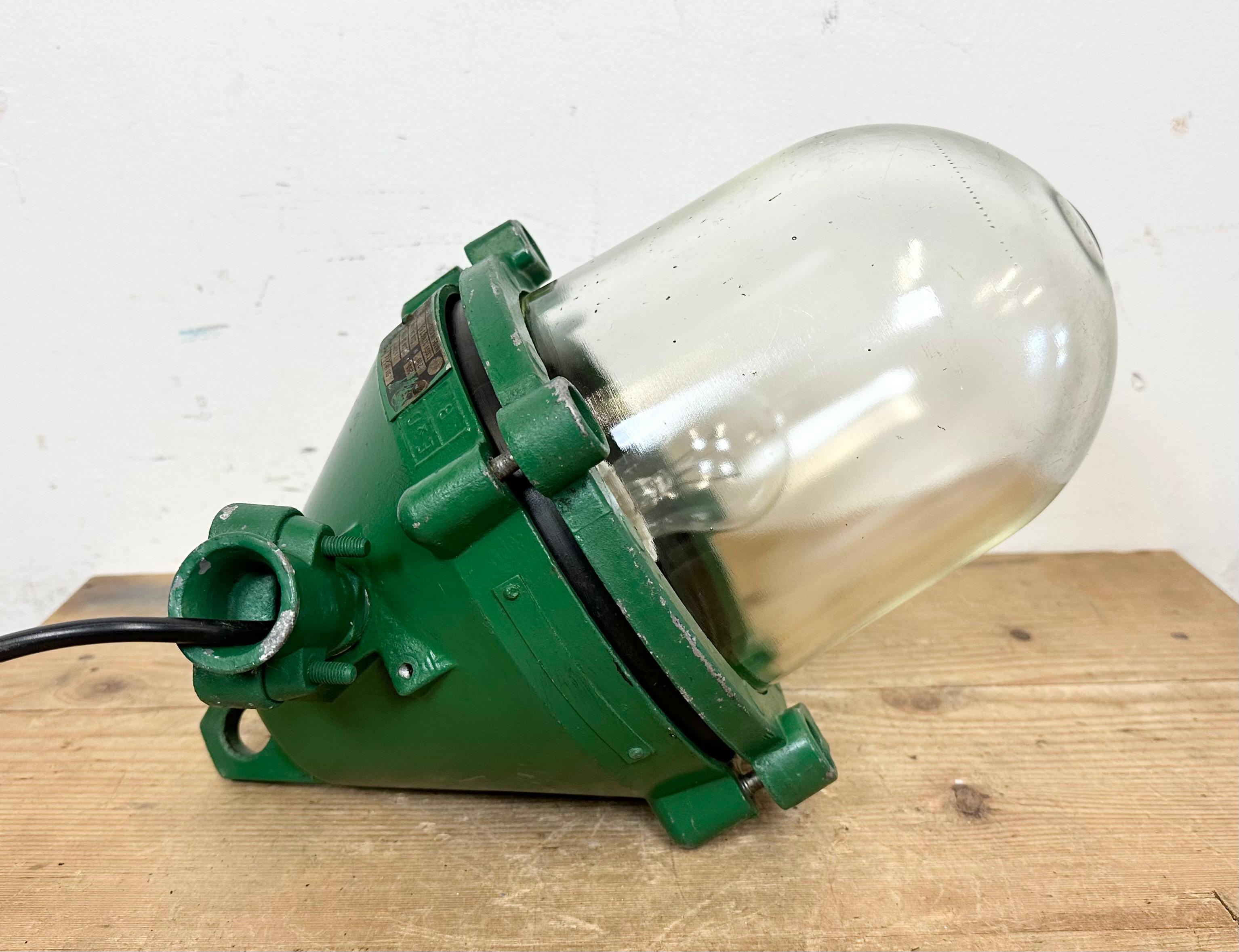 Green Industrial Cast Aluminium Explosion Proof Lamp, 1970s For Sale 9