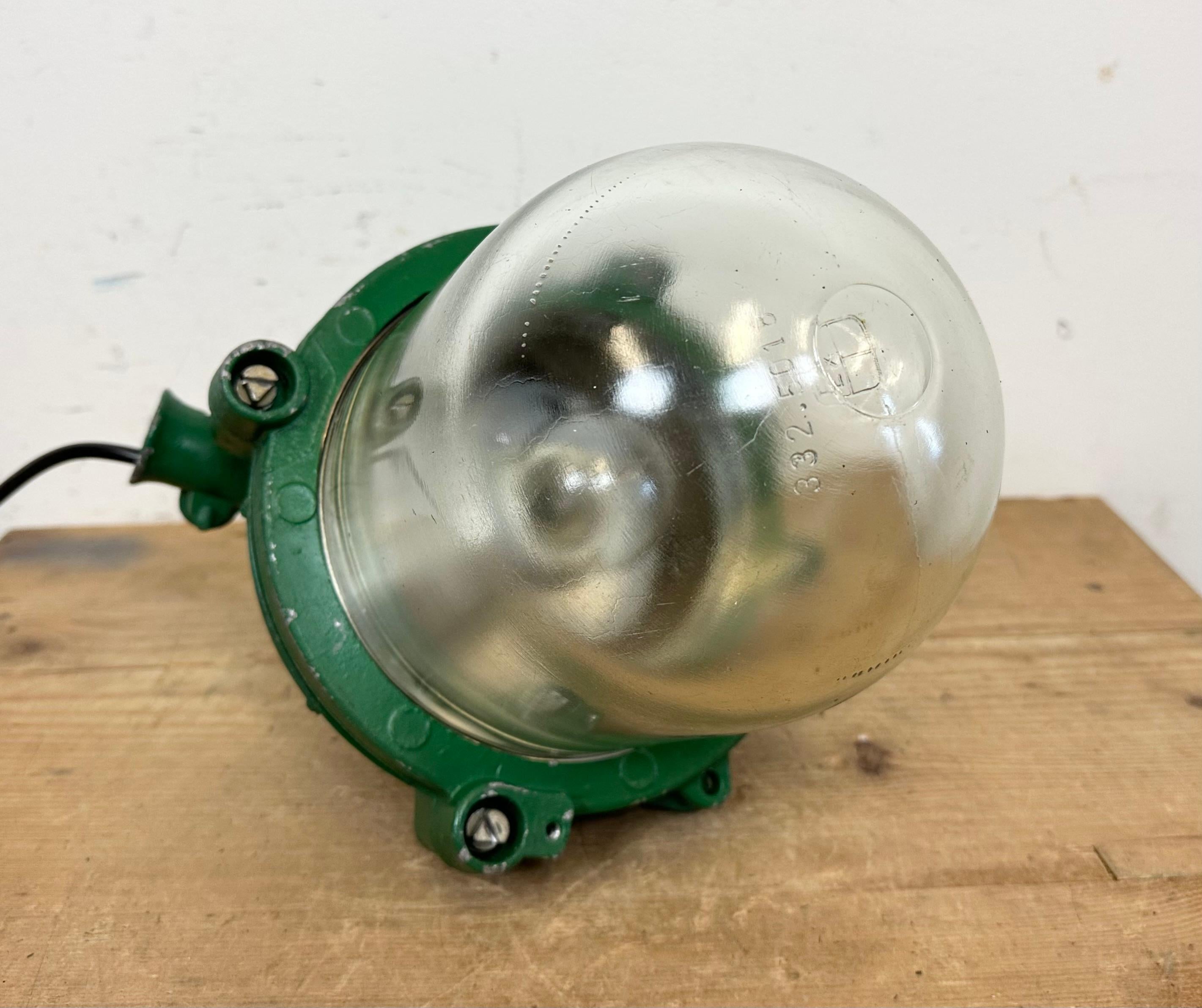 Green Industrial Cast Aluminium Explosion Proof Lamp, 1970s For Sale 10