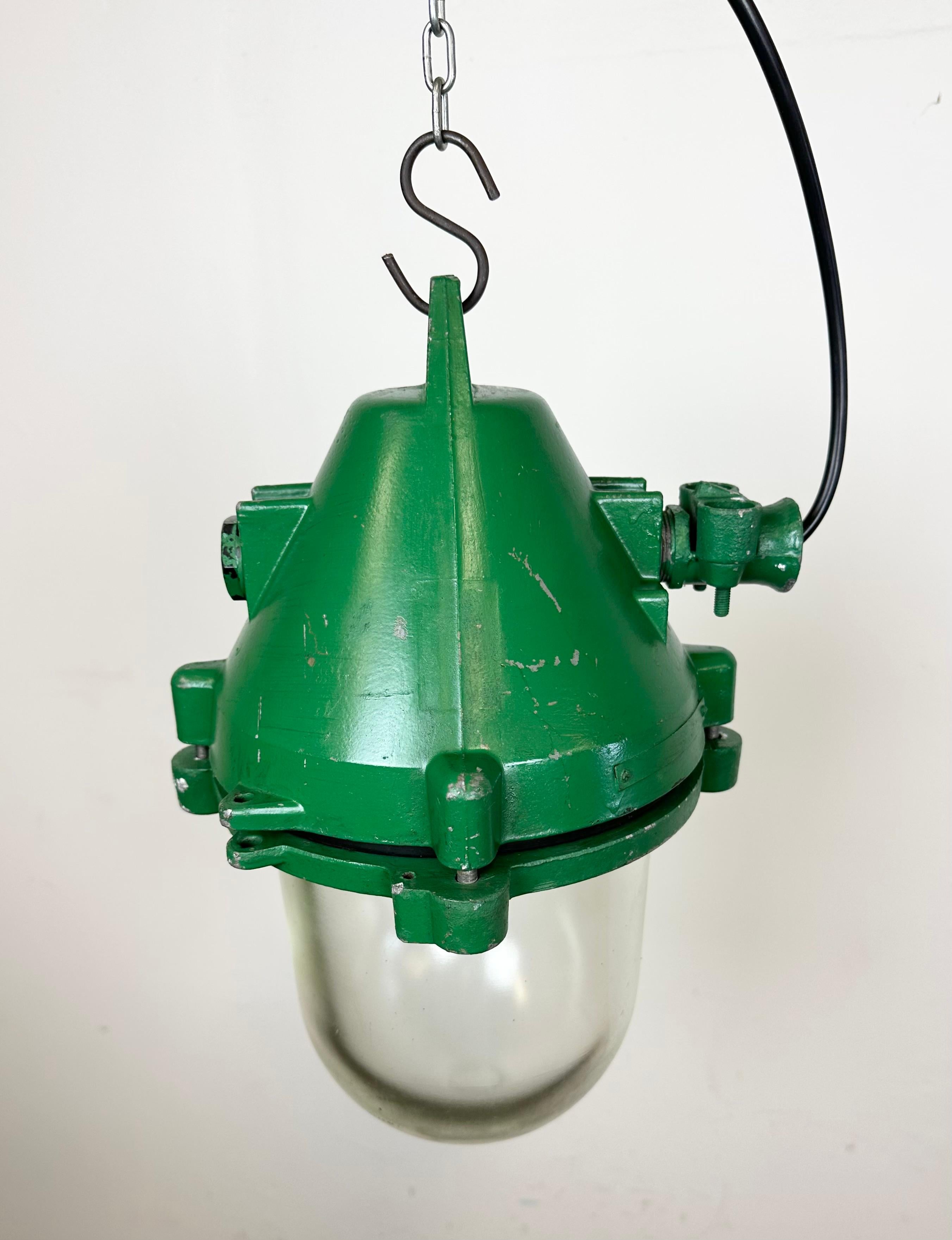 Lampe d'extraction industrielle en fonte d'aluminium verte, années 1970 en vente 2