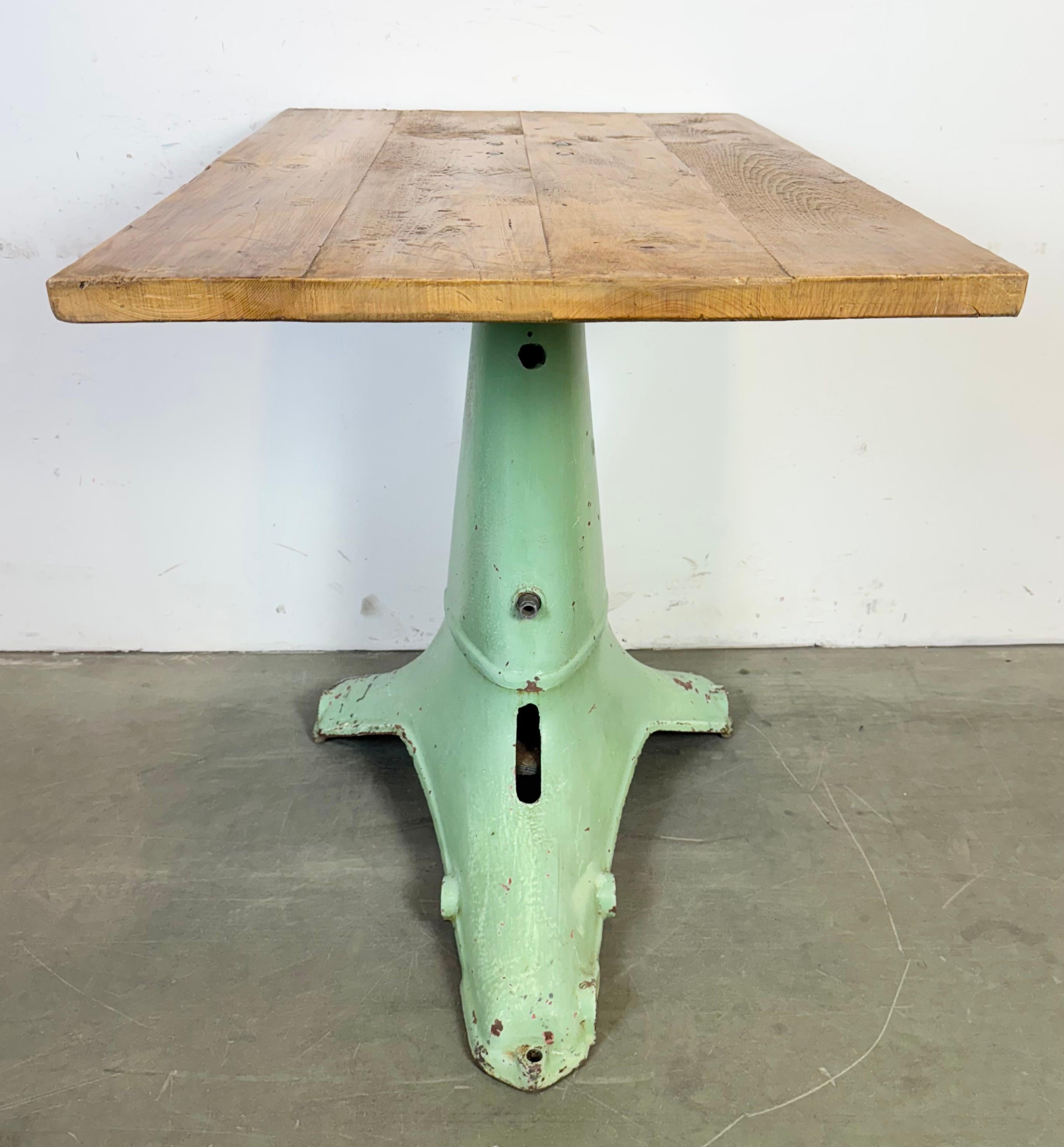 Table industrielle verte, années 1960 en vente 6