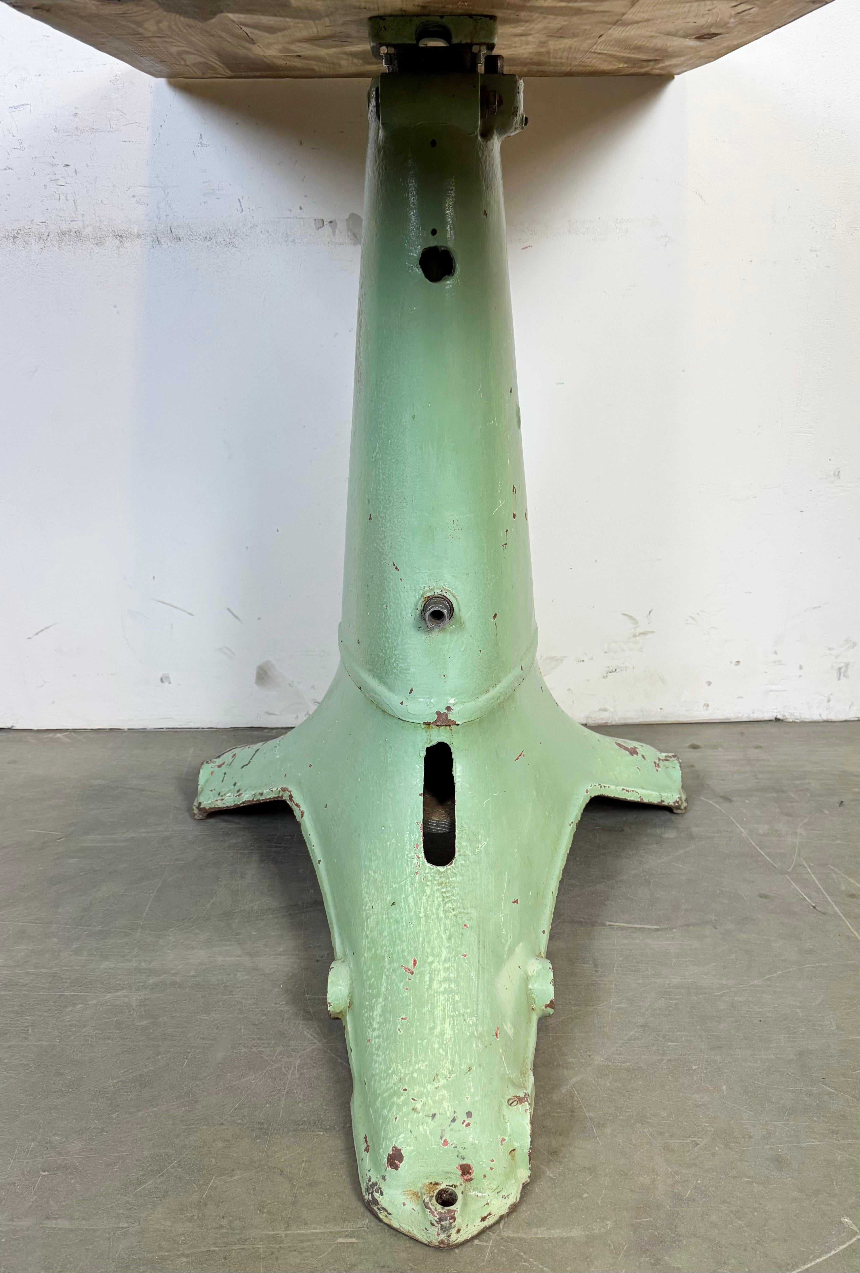 Table industrielle verte, années 1960 en vente 7