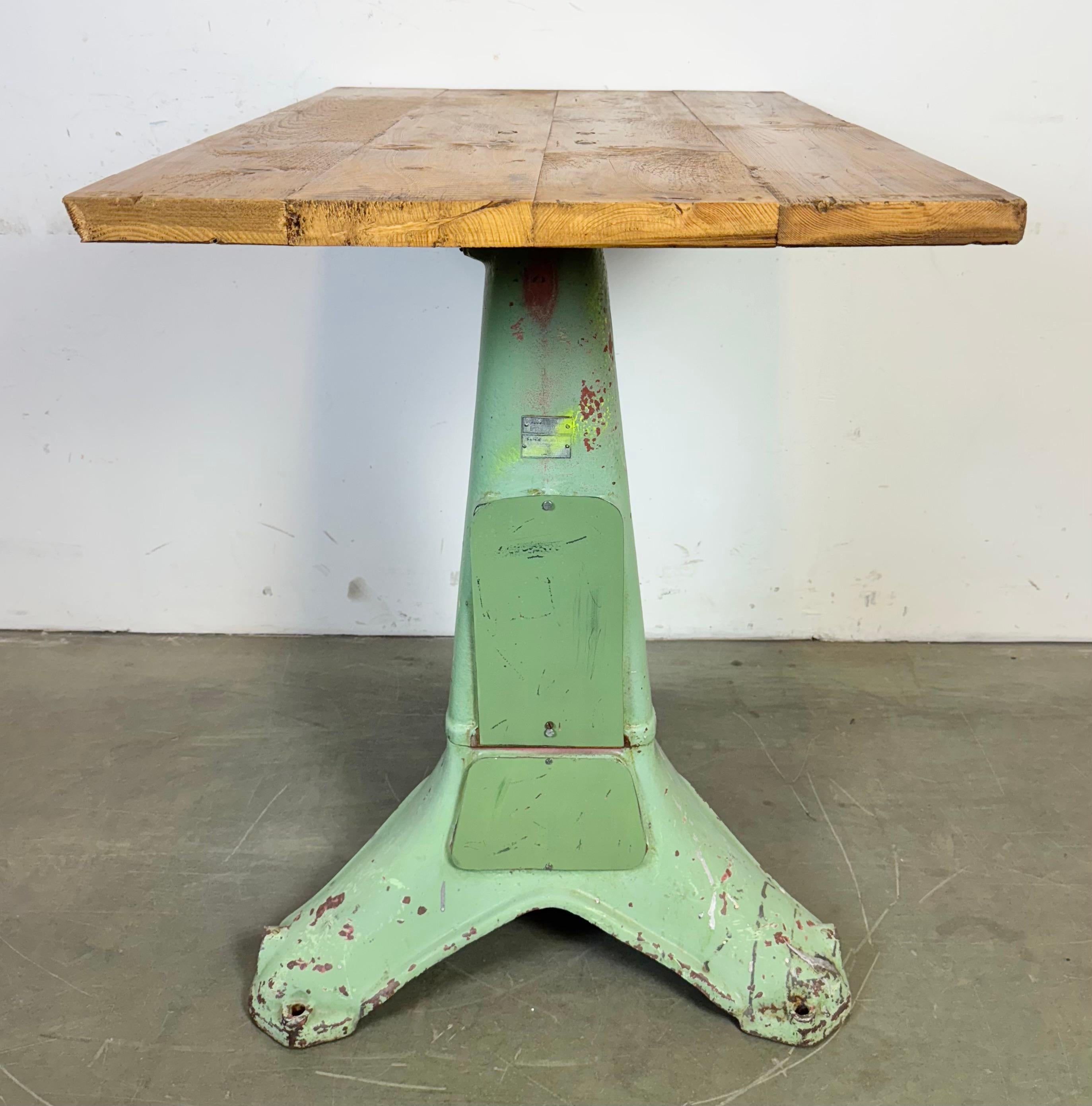 Table industrielle verte, années 1960 en vente 10