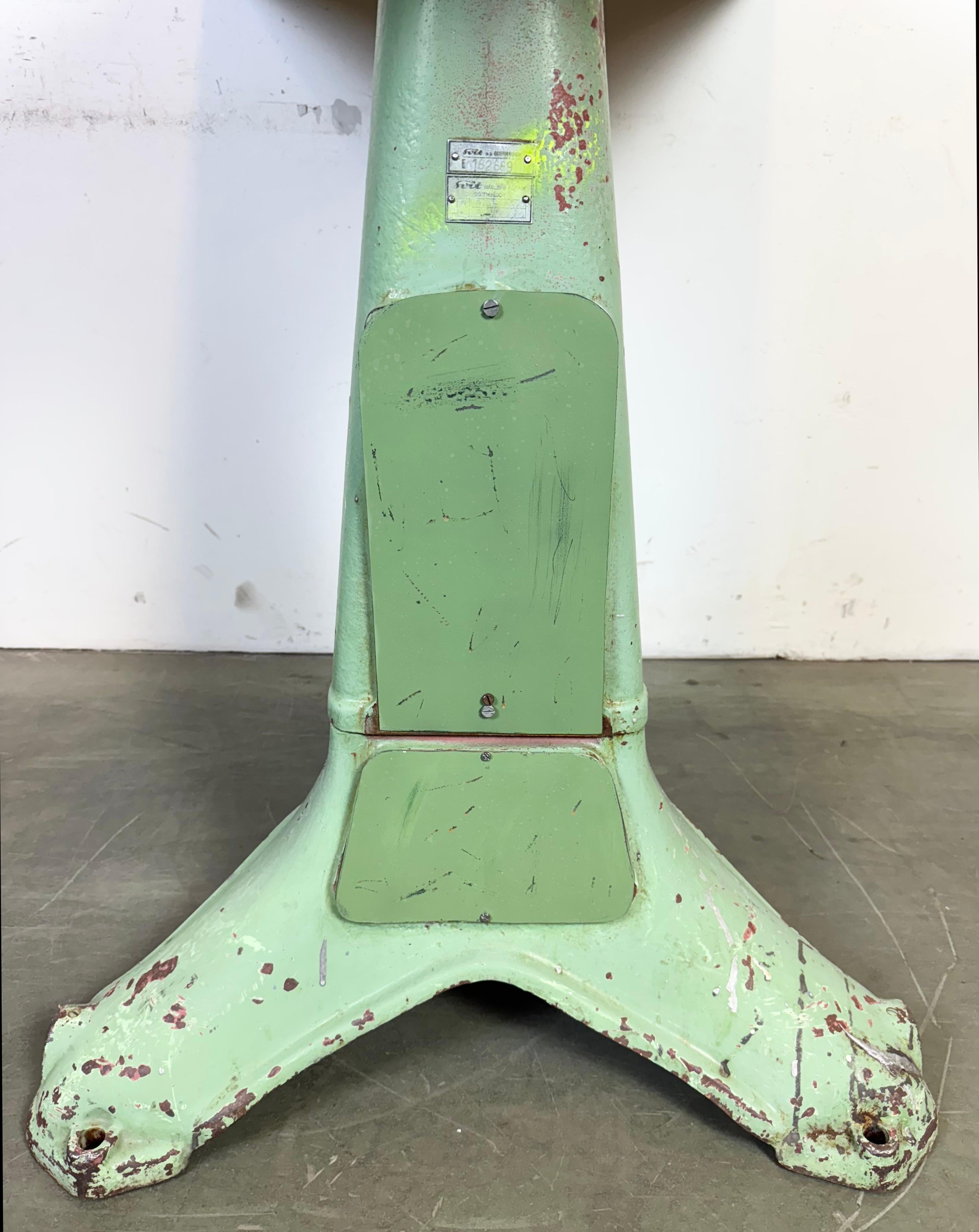 Table industrielle verte, années 1960 en vente 11