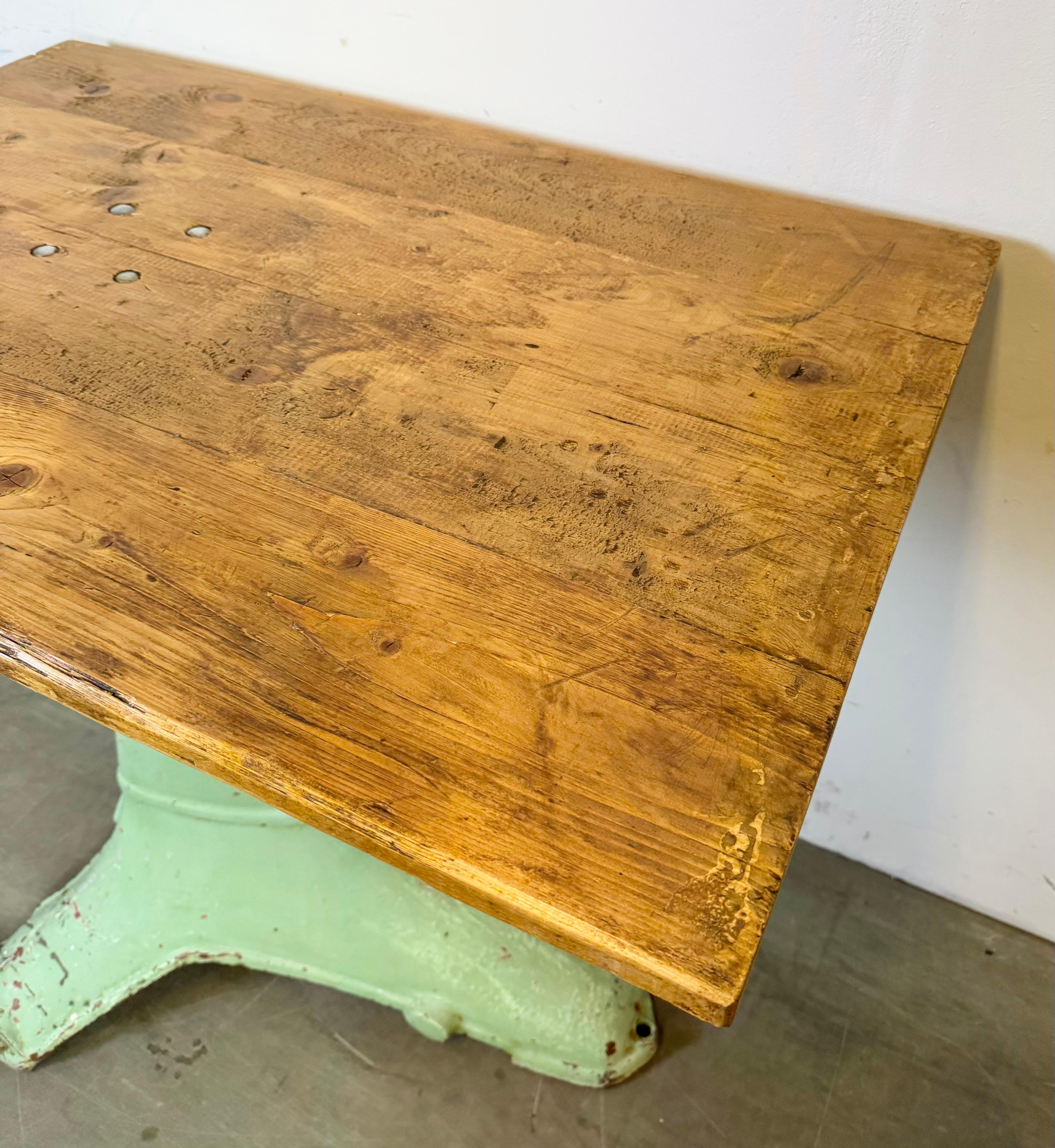 Table industrielle verte, années 1960 en vente 12