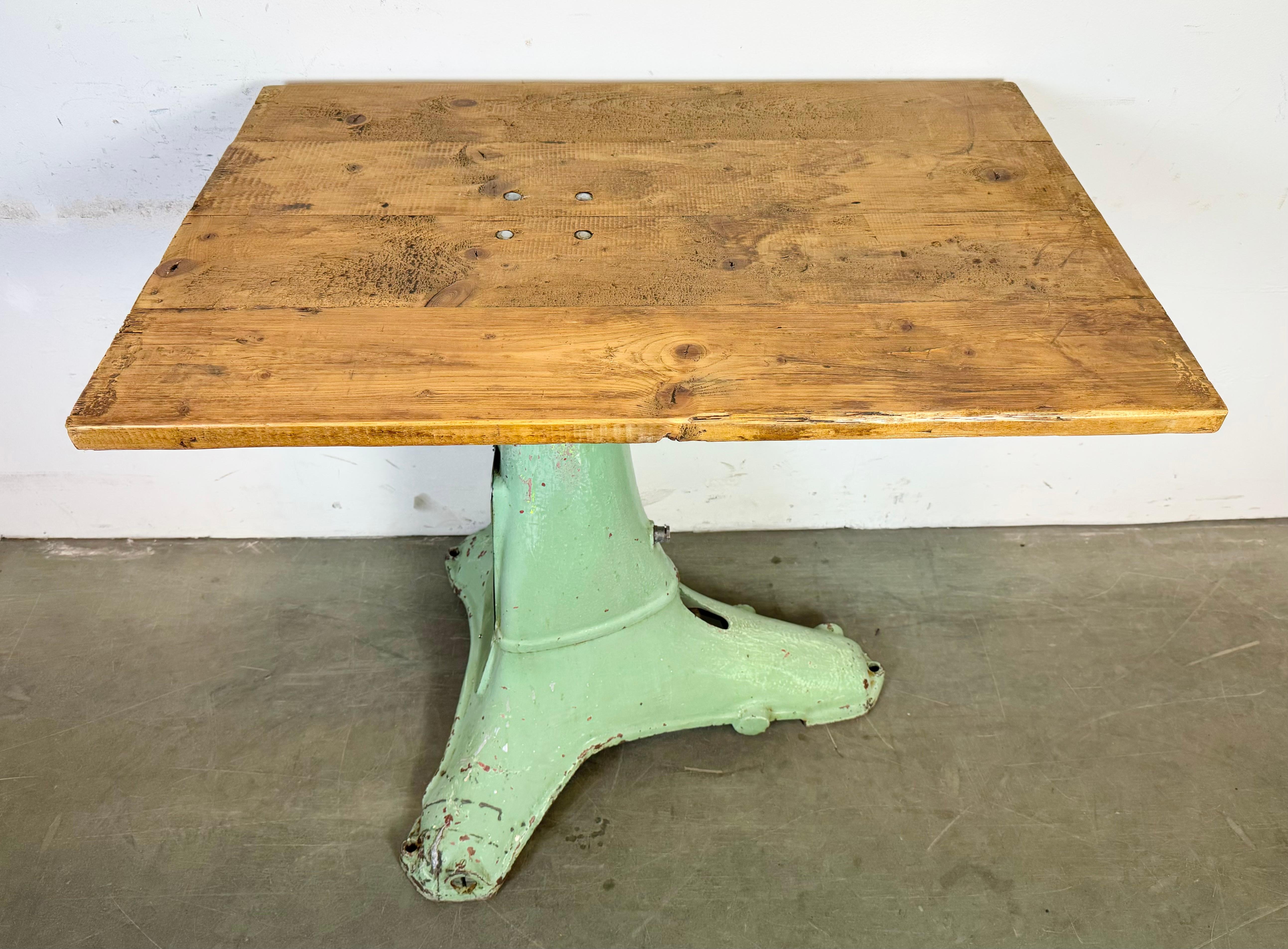 Industriel Table industrielle verte, années 1960 en vente