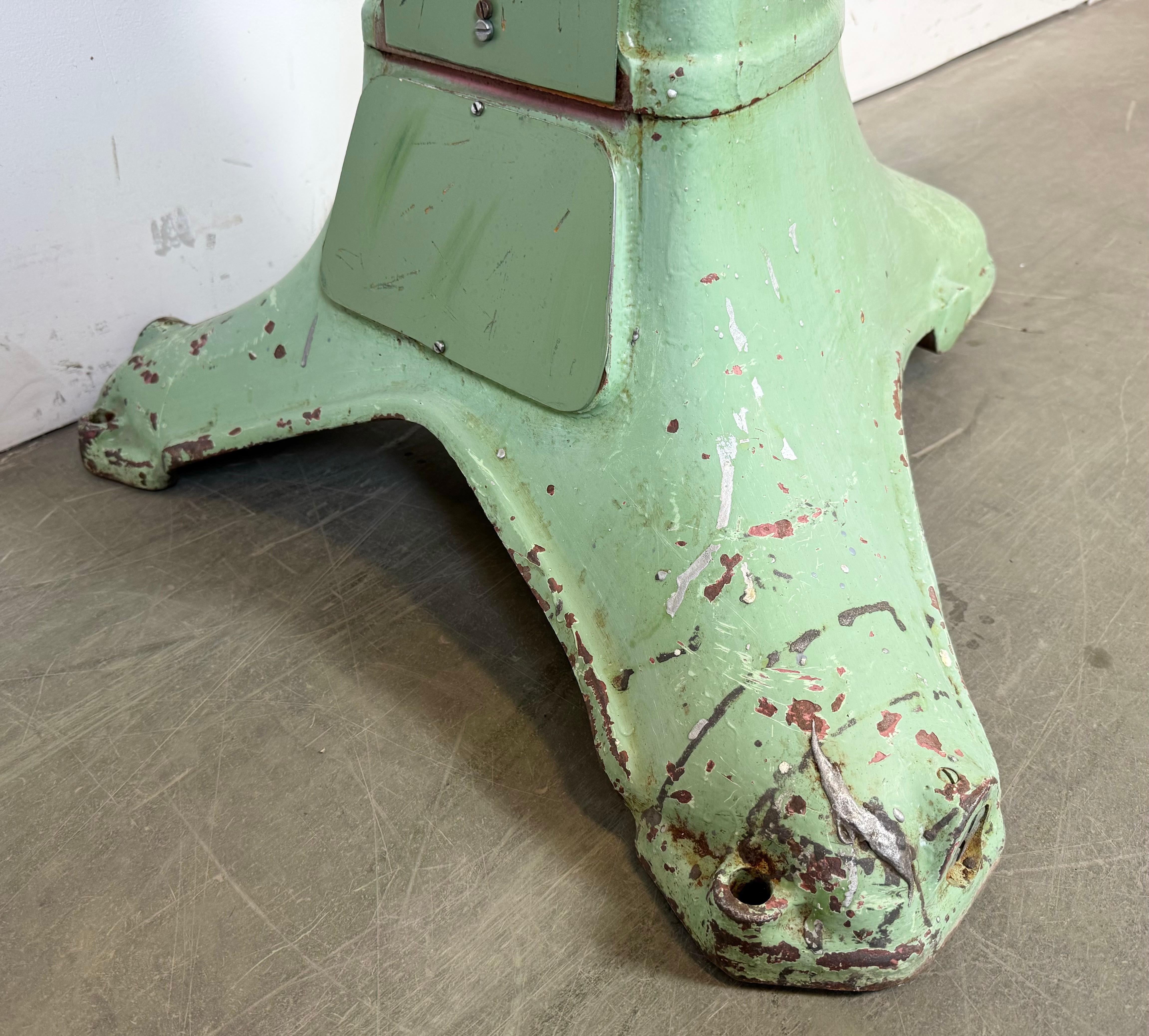 20ième siècle Table industrielle verte, années 1960 en vente