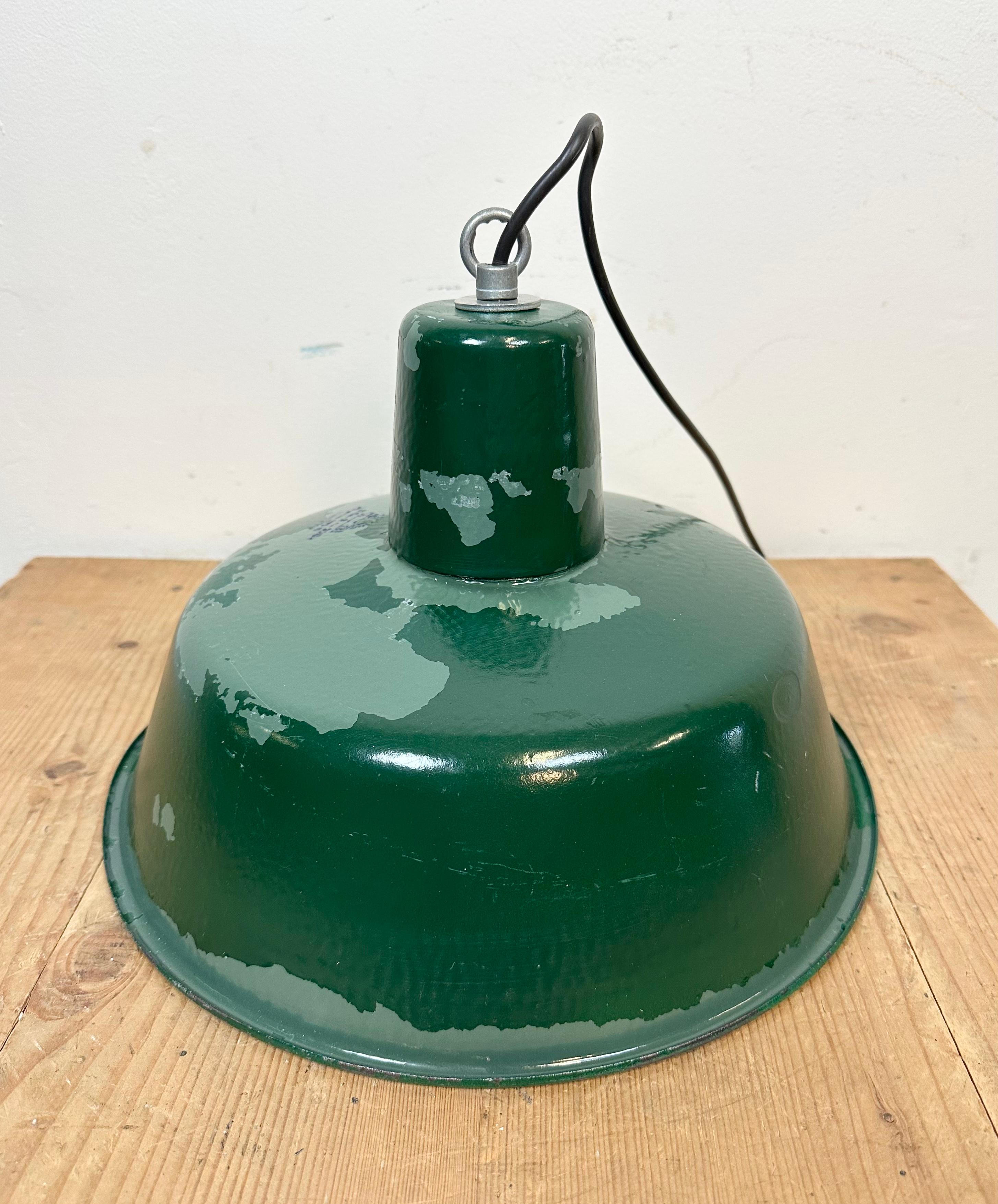 Green Industrial Factory Pendant Lamp, 1960s For Sale 4