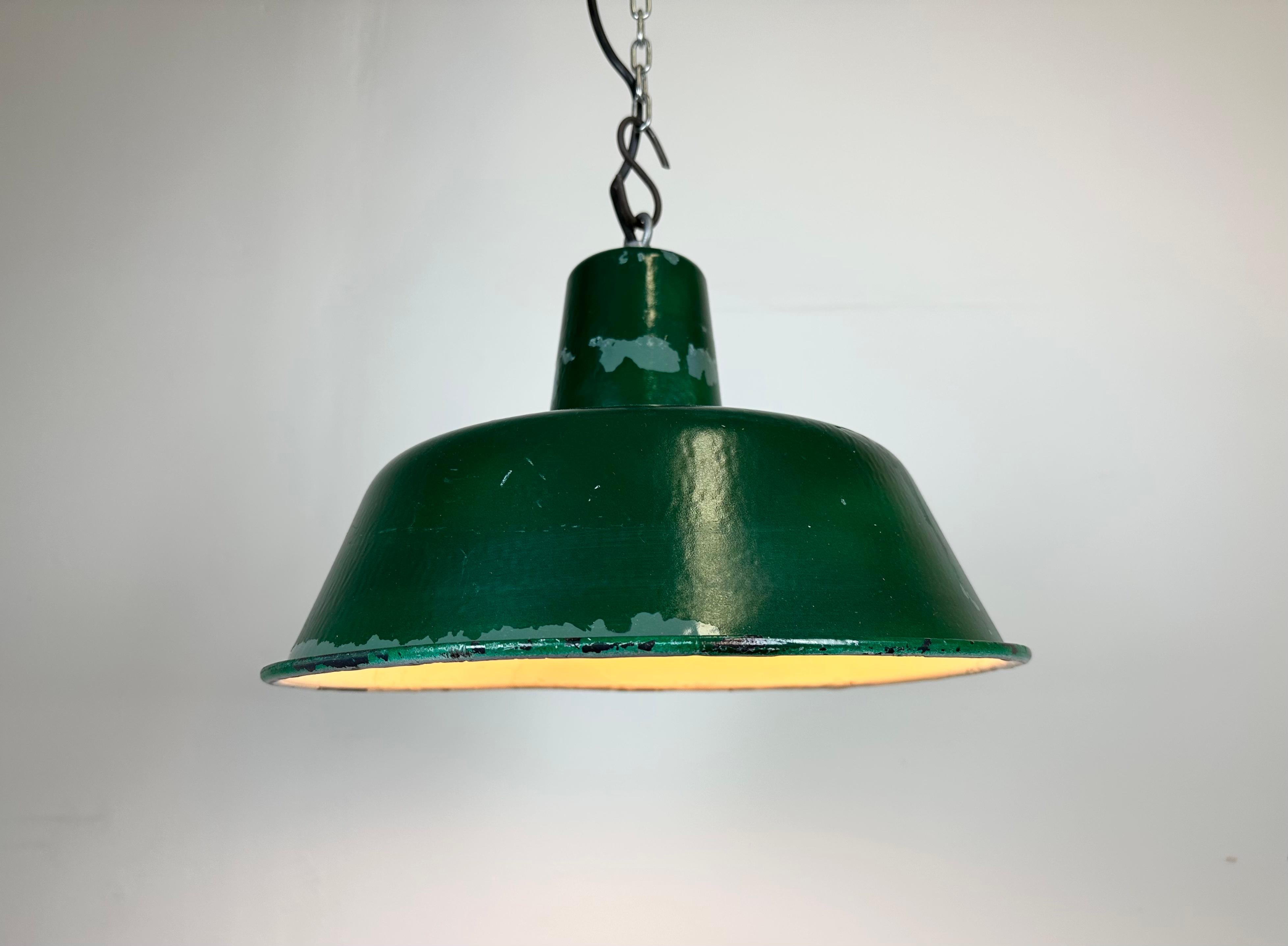 Green Industrial Factory Pendant Lamp, 1960s For Sale 1