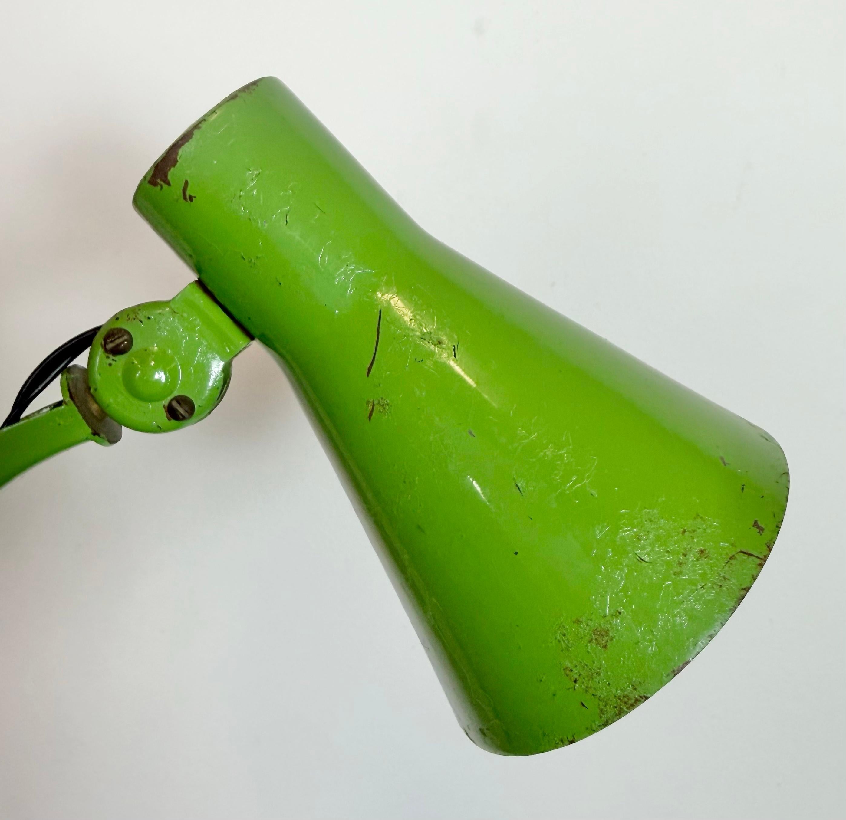 Green Industrial German Scissor Wall Lamp from Kaiser Leuchten, 1960s en venta 8