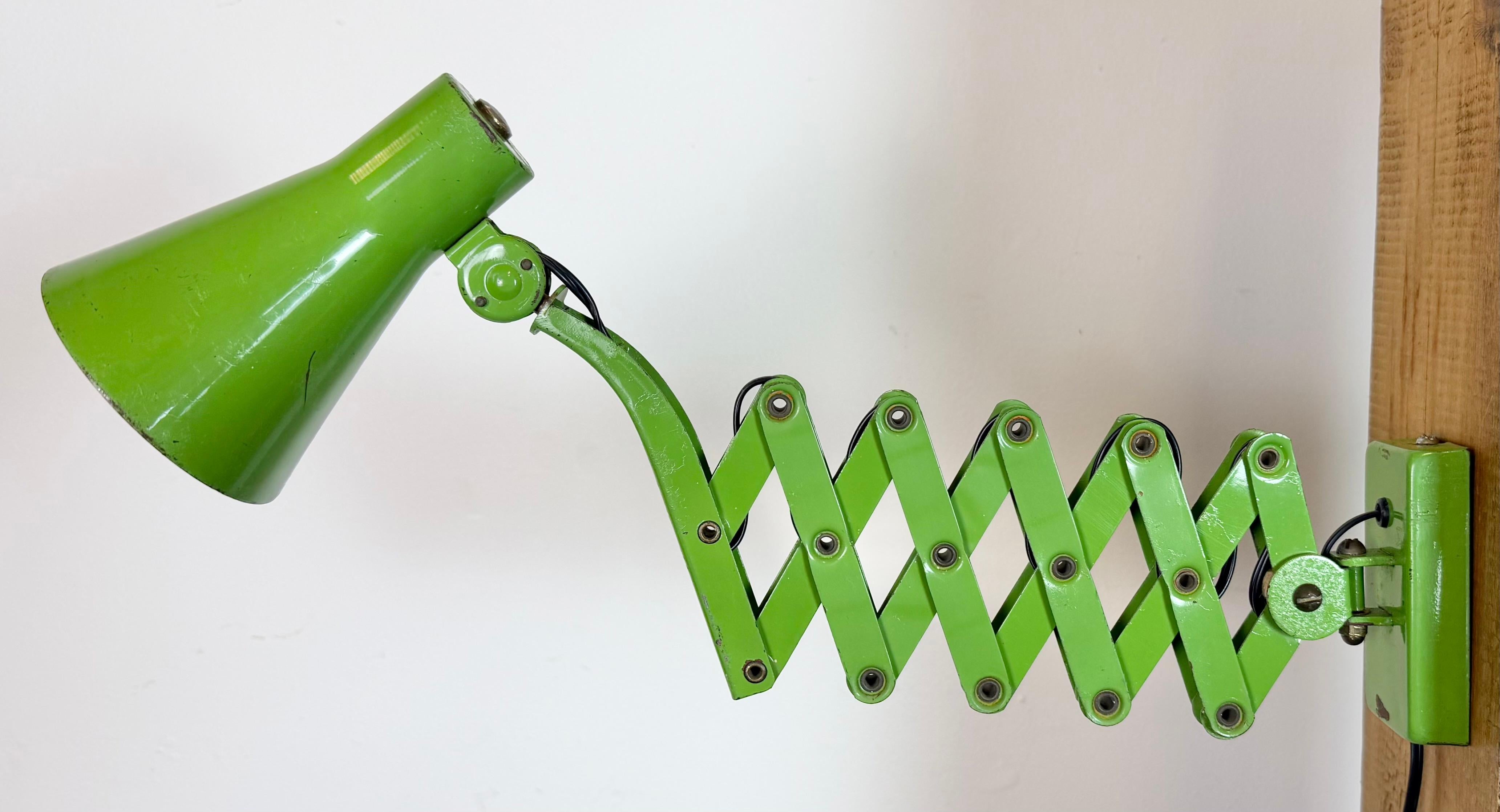 Green Industrial German Scissor Wall Lamp from Kaiser Leuchten, 1960s Alemán en venta