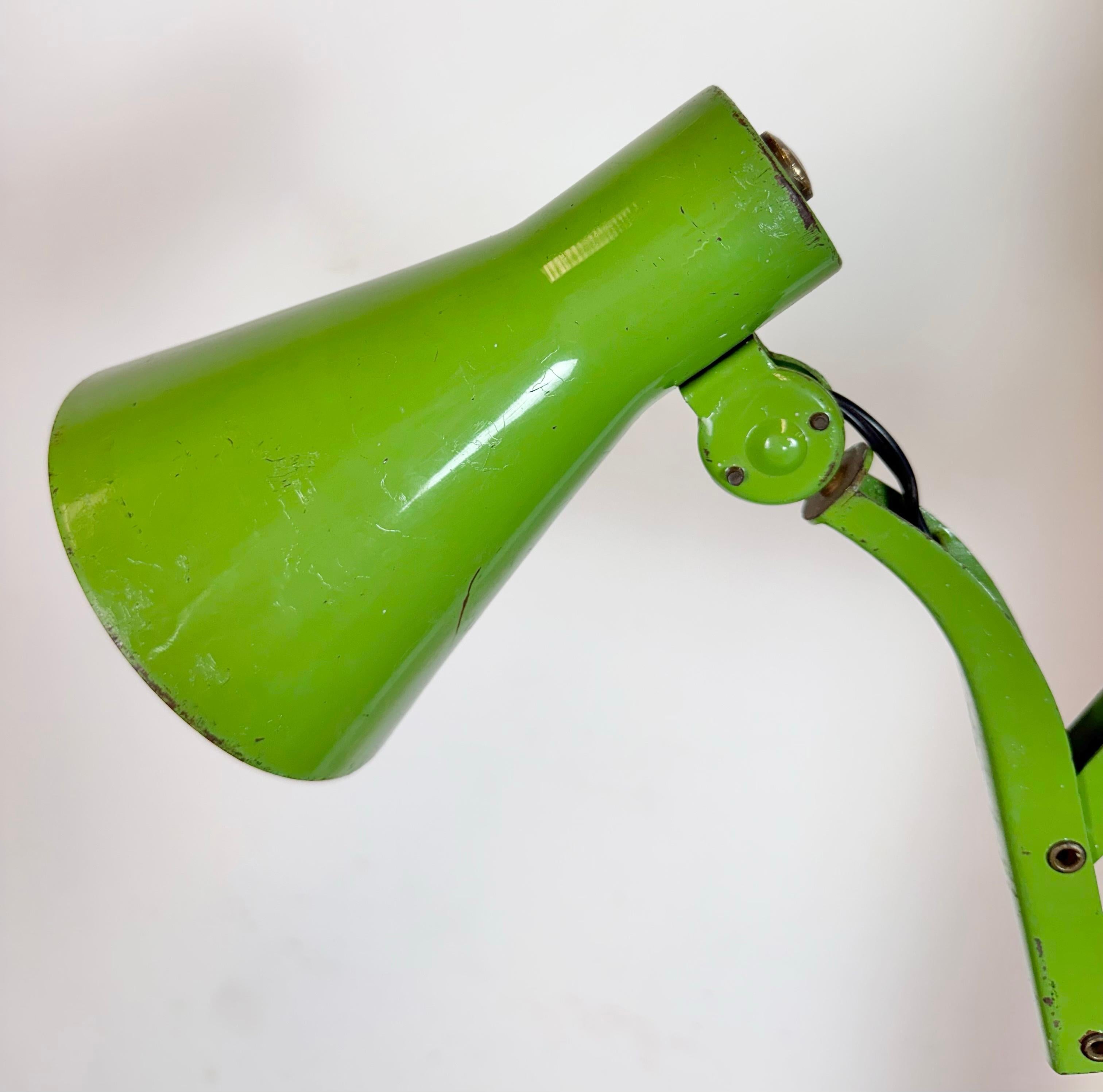 Green Industrial German Scissor Wall Lamp from Kaiser Leuchten, 1960s siglo XX en venta