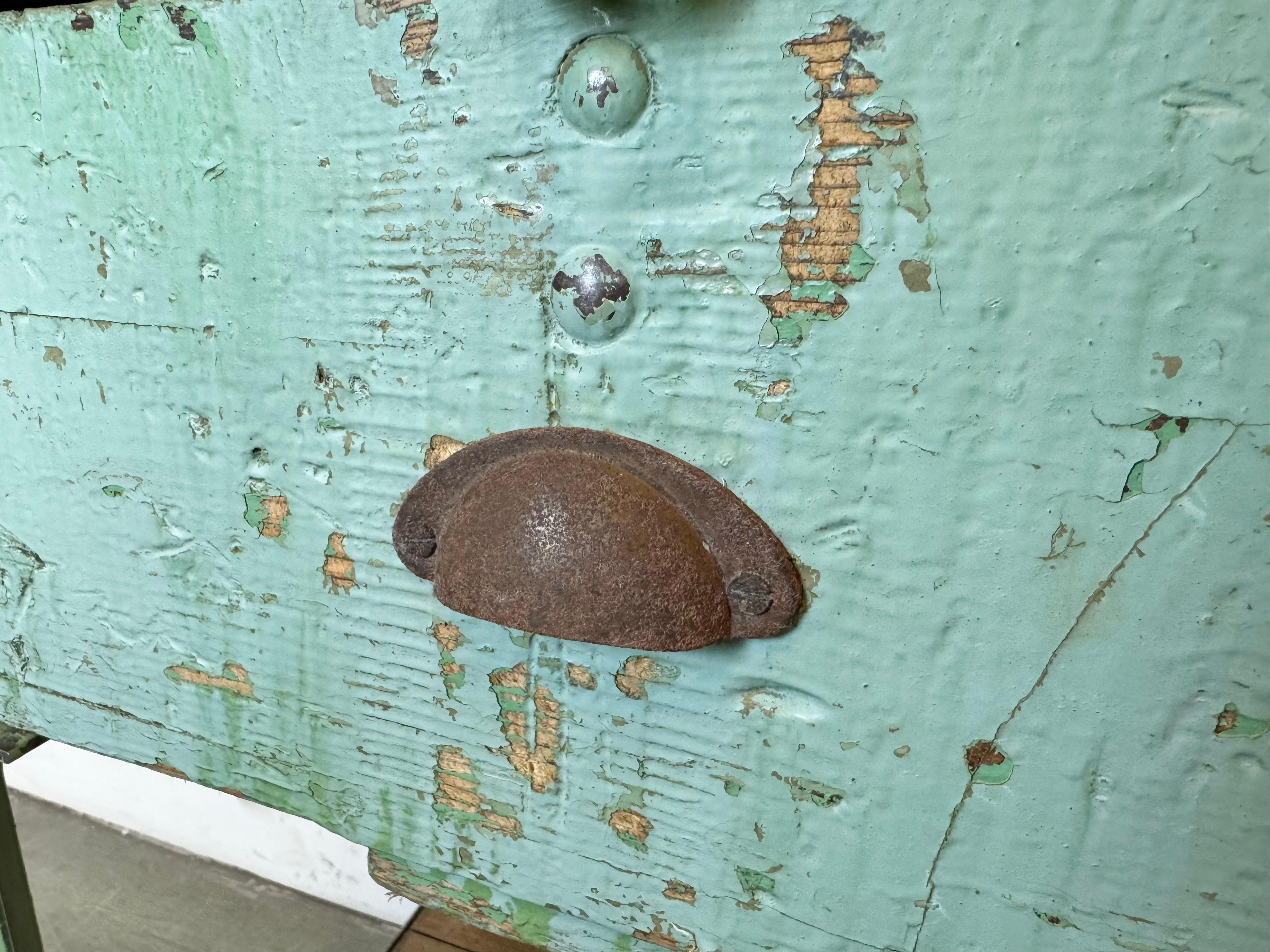 Commode industrielle en fer vert, années 1950 en vente 3